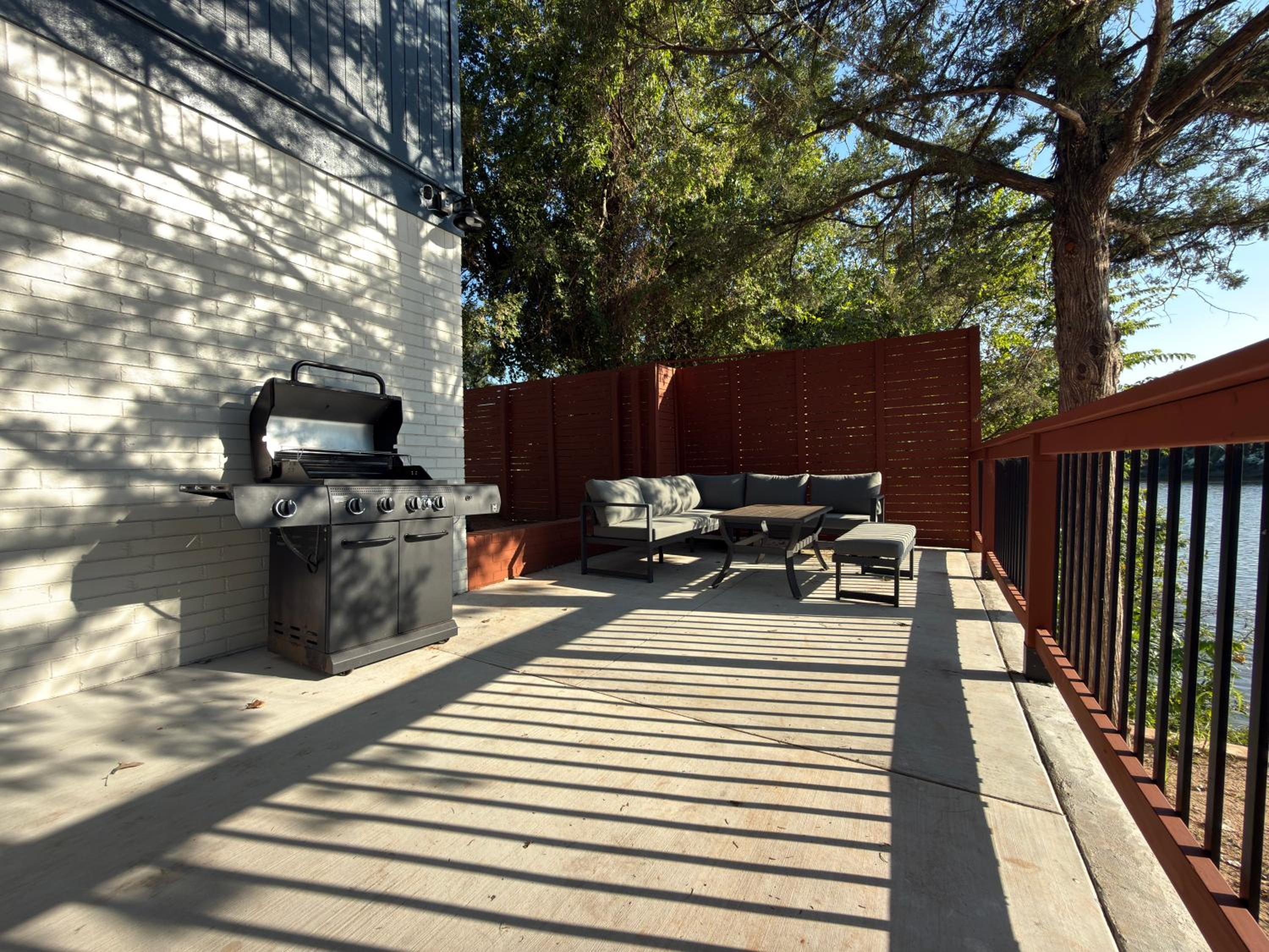 5BR Home Hot Tub, Patio, and Grill #LW