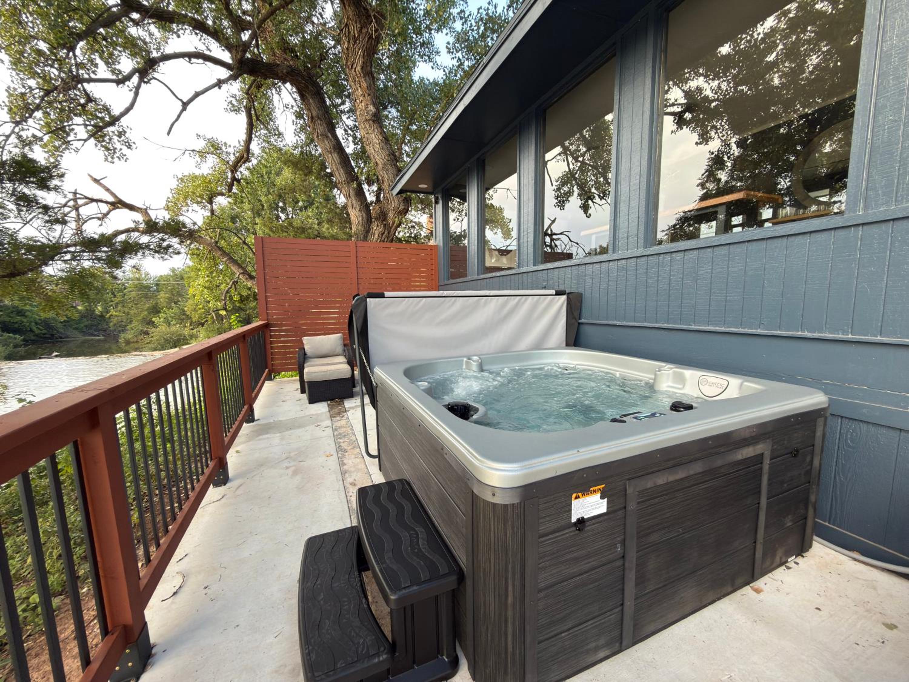 5BR Home Hot Tub, Patio, and Grill #LW
