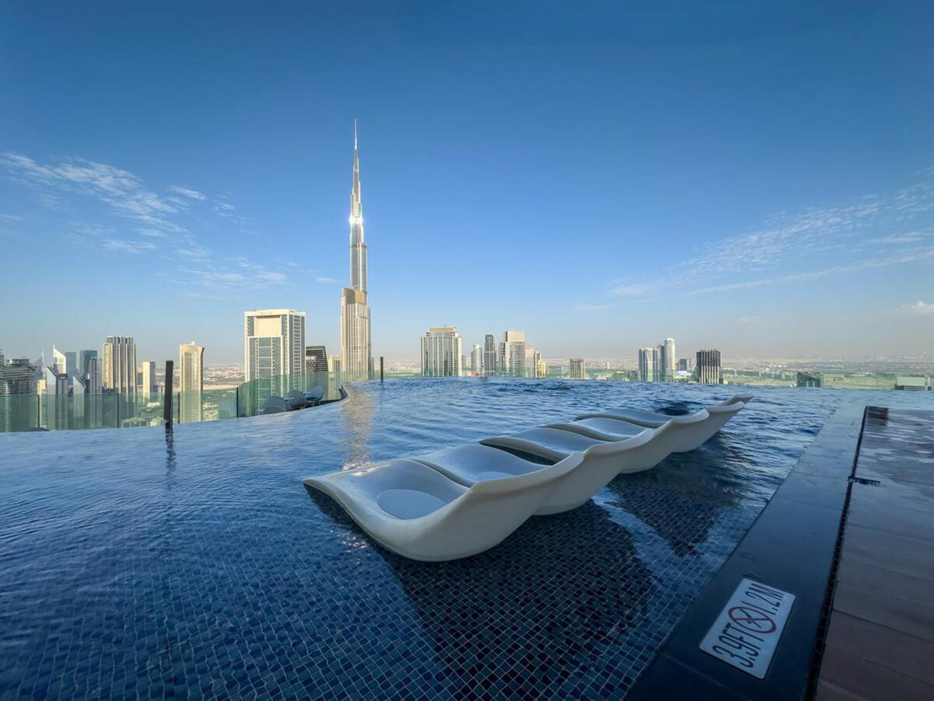 Gogoto4 - 2BR High Floor Burj View Infinity Pool PS5 NYE Fireworks View