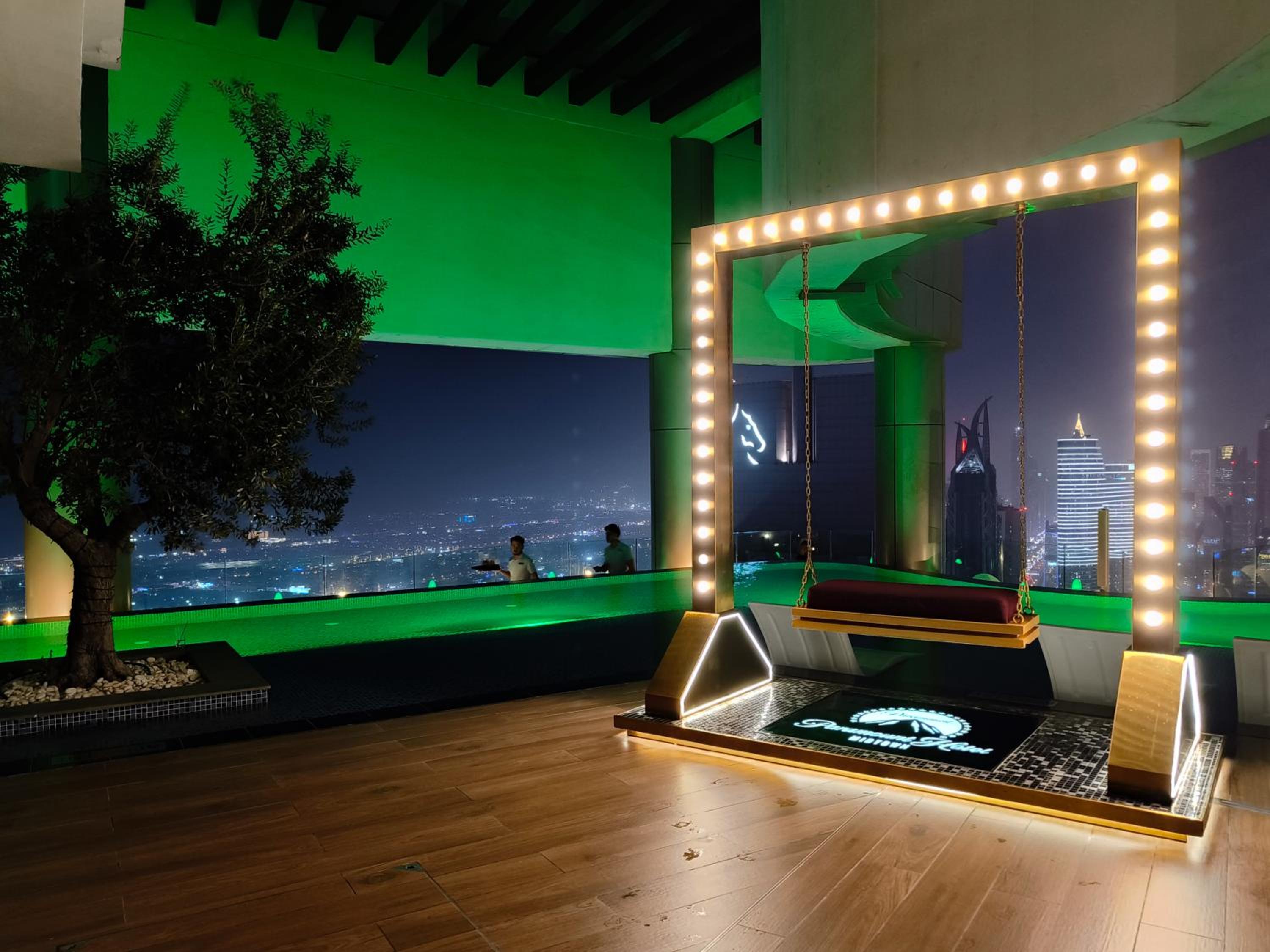 Gogoto4 - 2BR High Floor Burj View Infinity Pool PS5 NYE Fireworks View