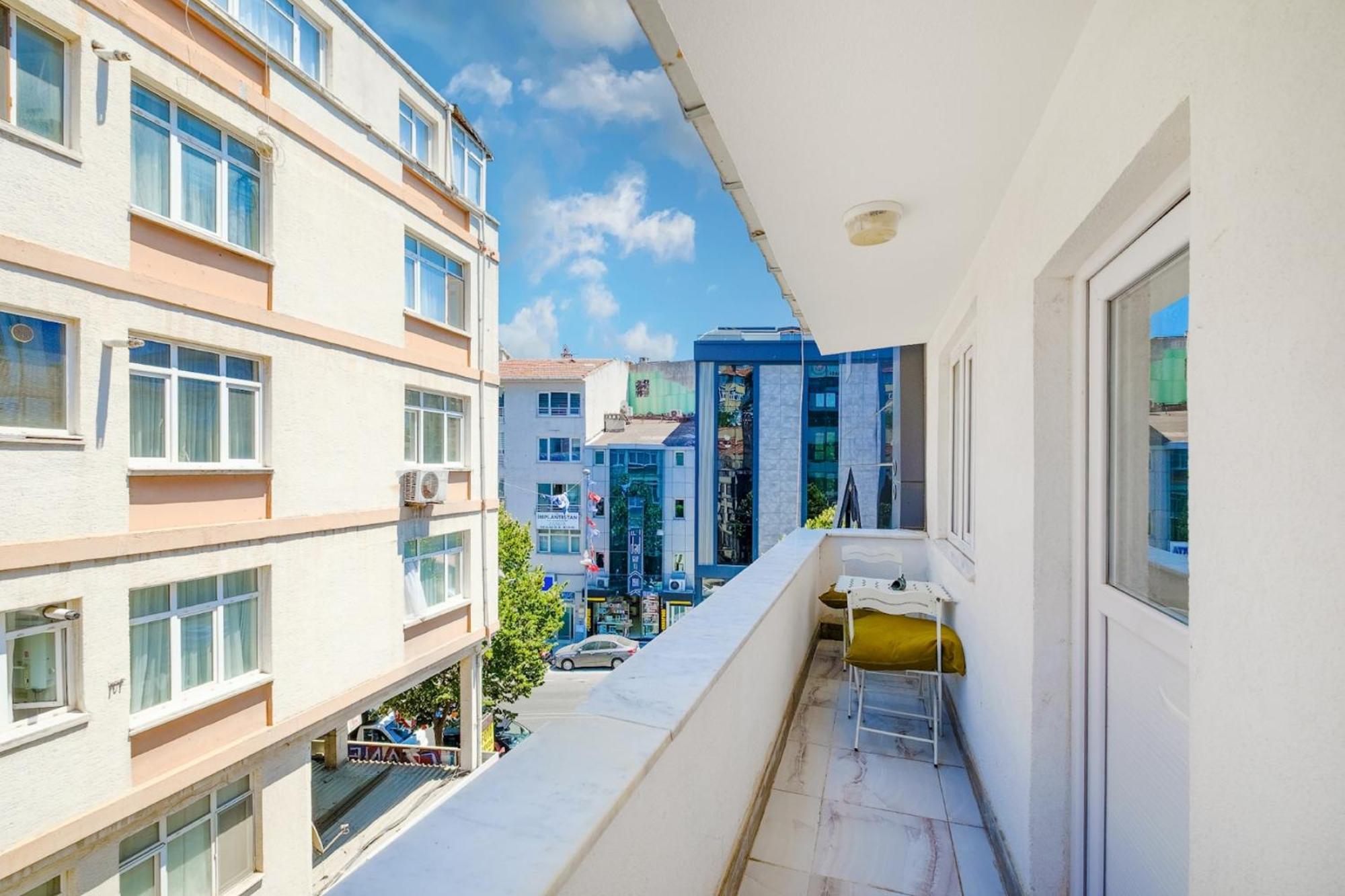 Modern Balcony Flat 10 Minutes to Üsküdar Seafro