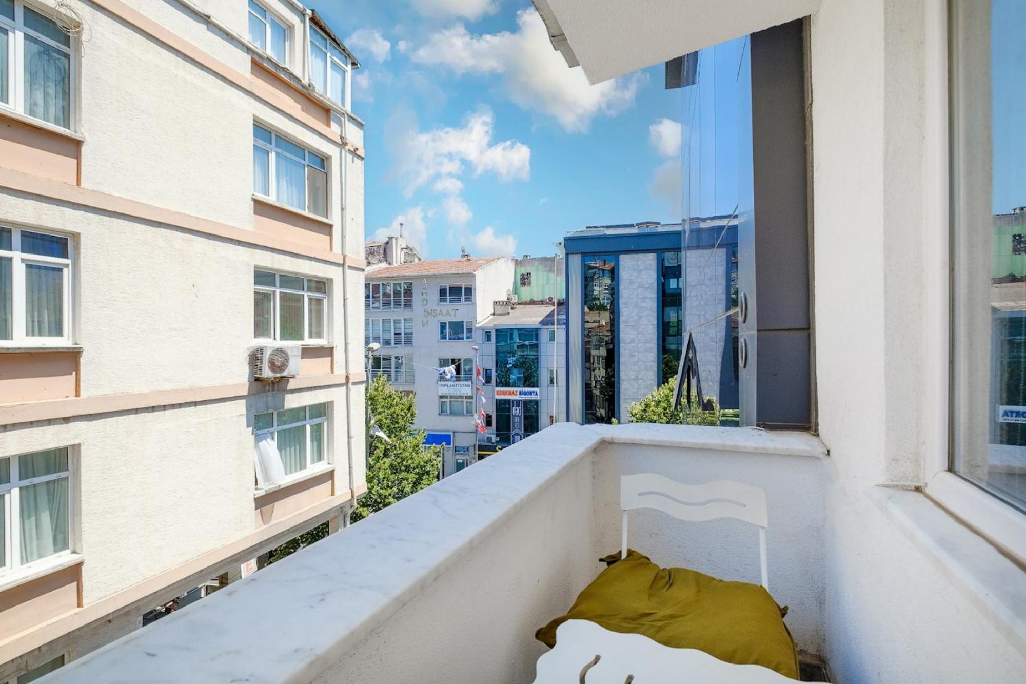 Modern Balcony Flat 10 Minutes to Üsküdar Seafro