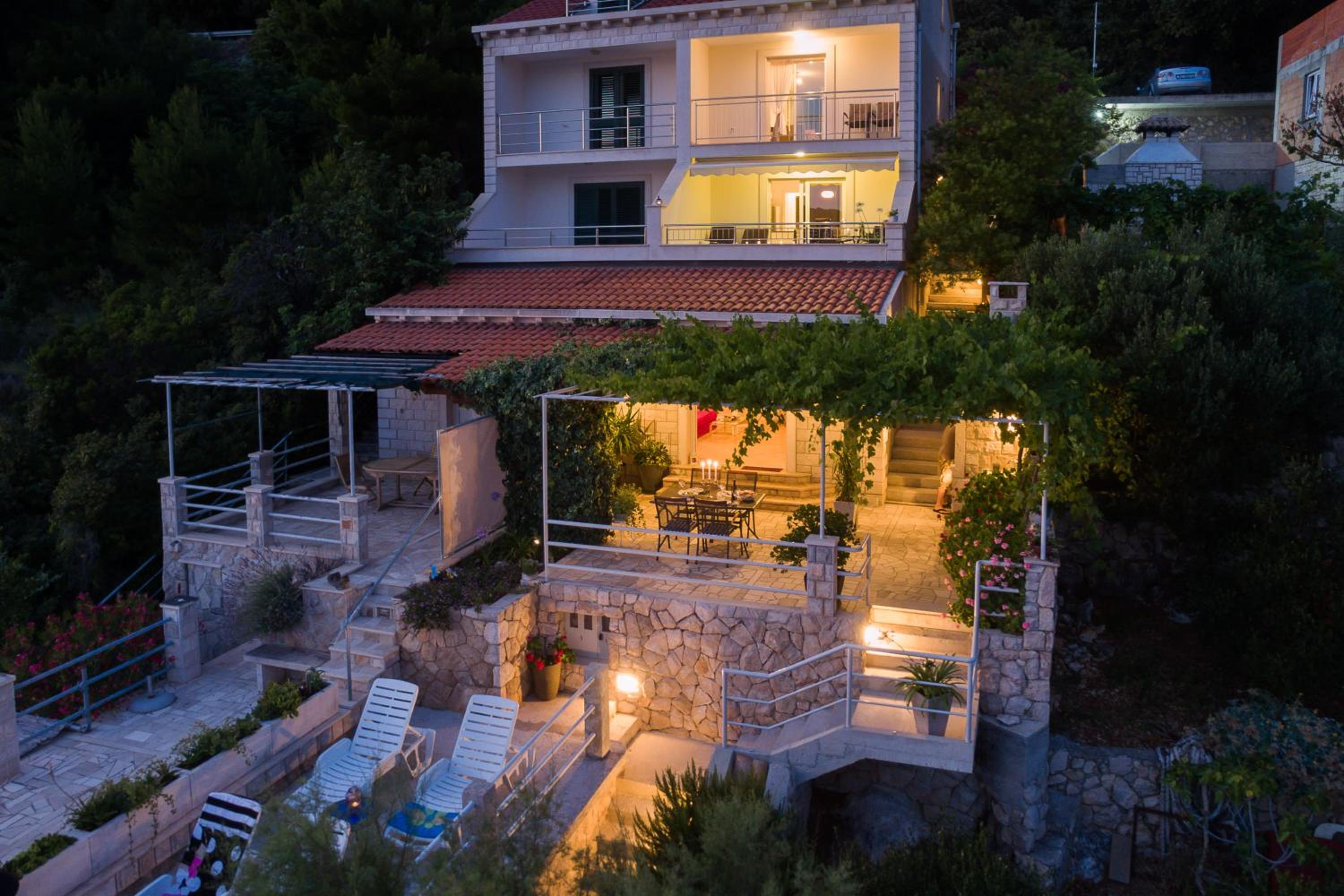 Apartments Ratac Lobrović with private beach and beautiful sunset view 2