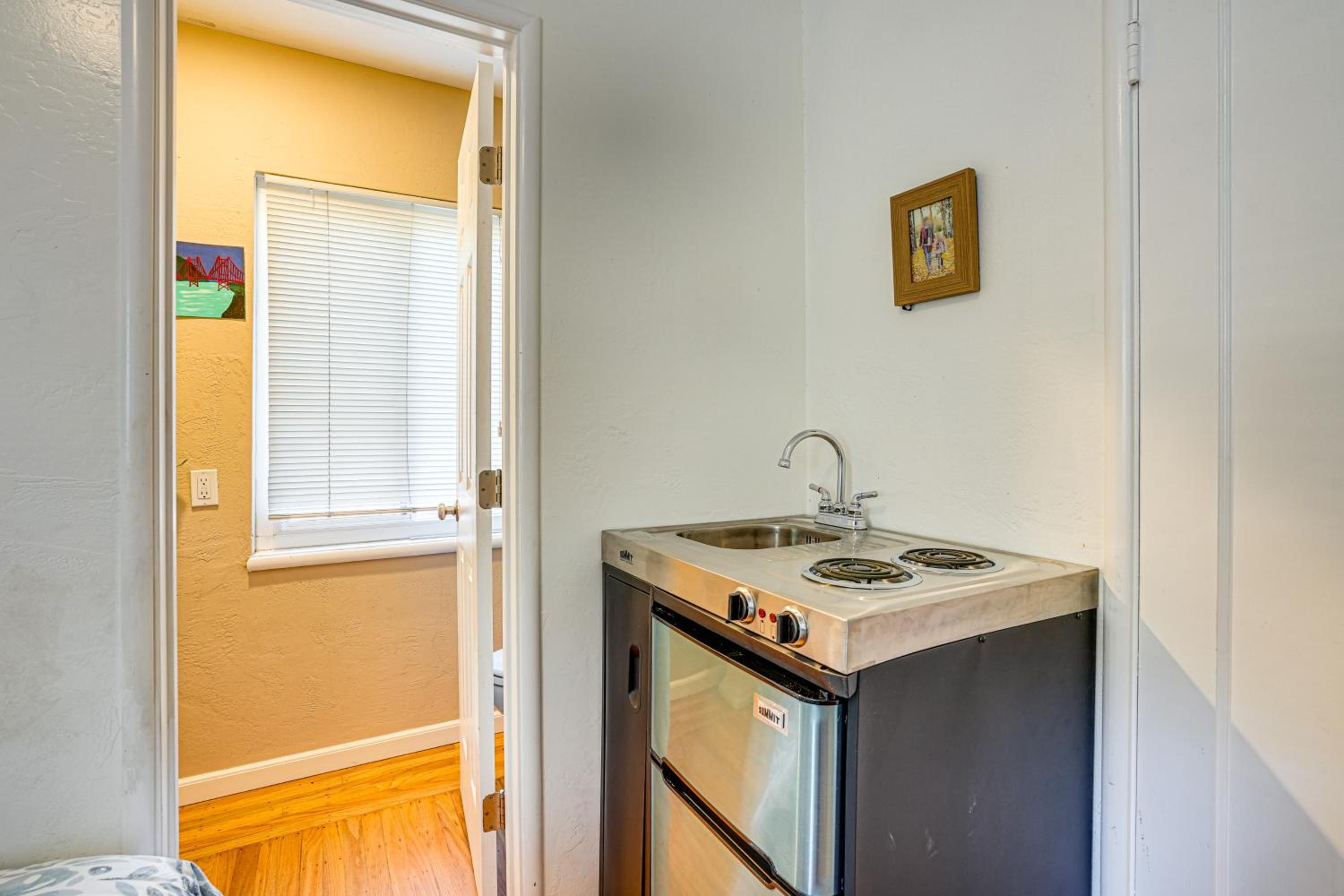 Serene Studio in SF Suburbs Quiet and Cat Friendly!