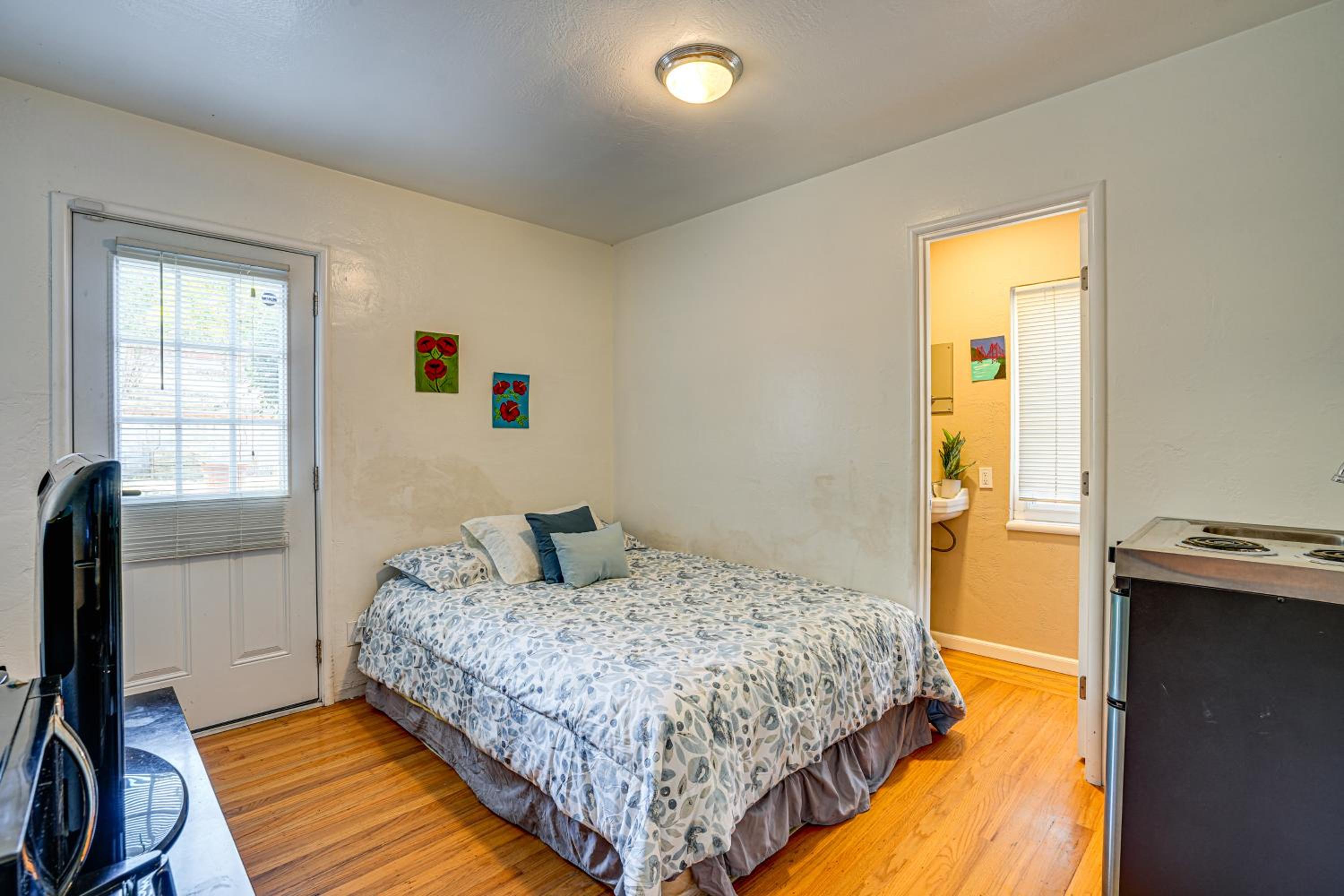 Serene Studio in SF Suburbs Quiet and Cat Friendly!