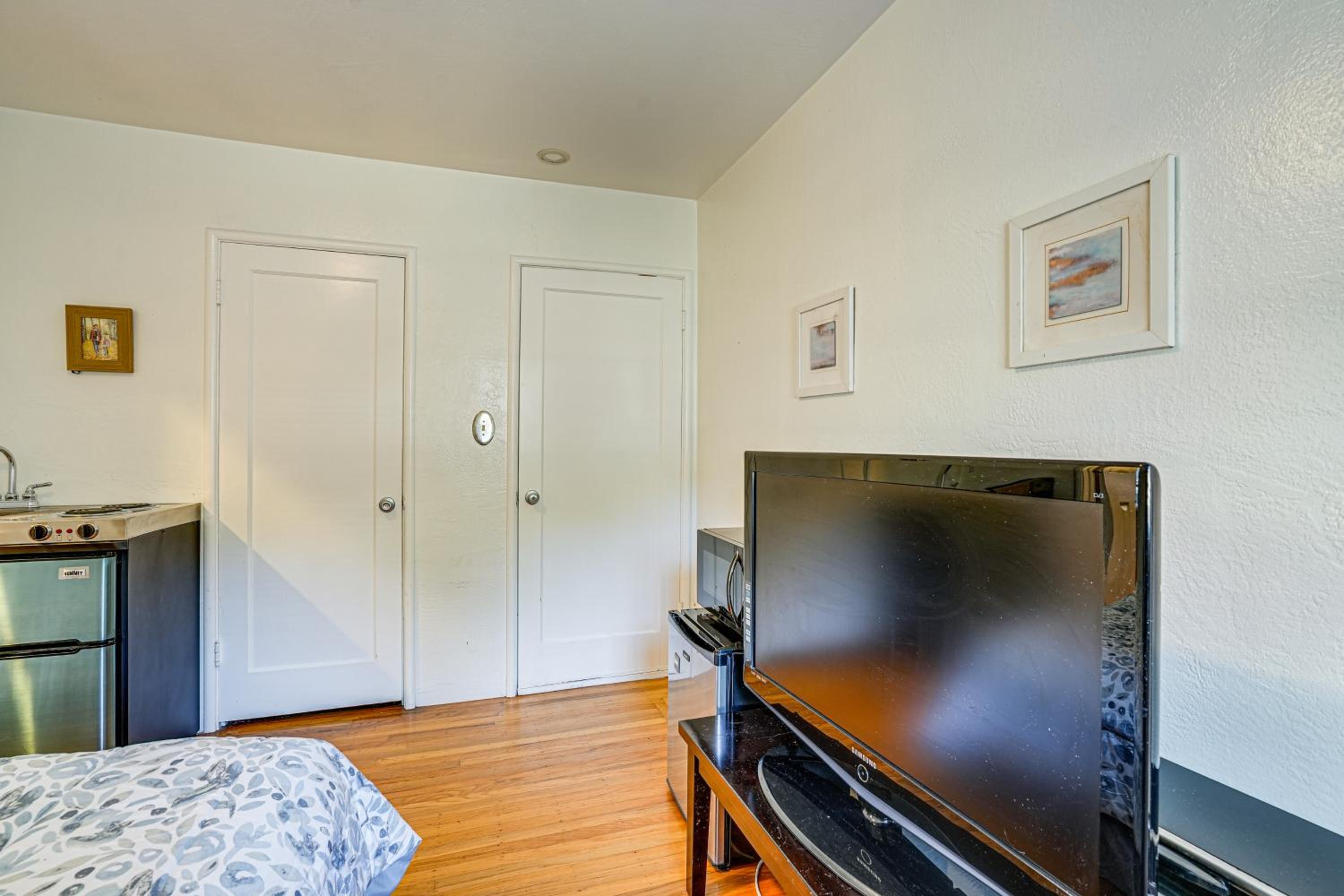 Serene Studio in SF Suburbs Quiet and Cat Friendly!