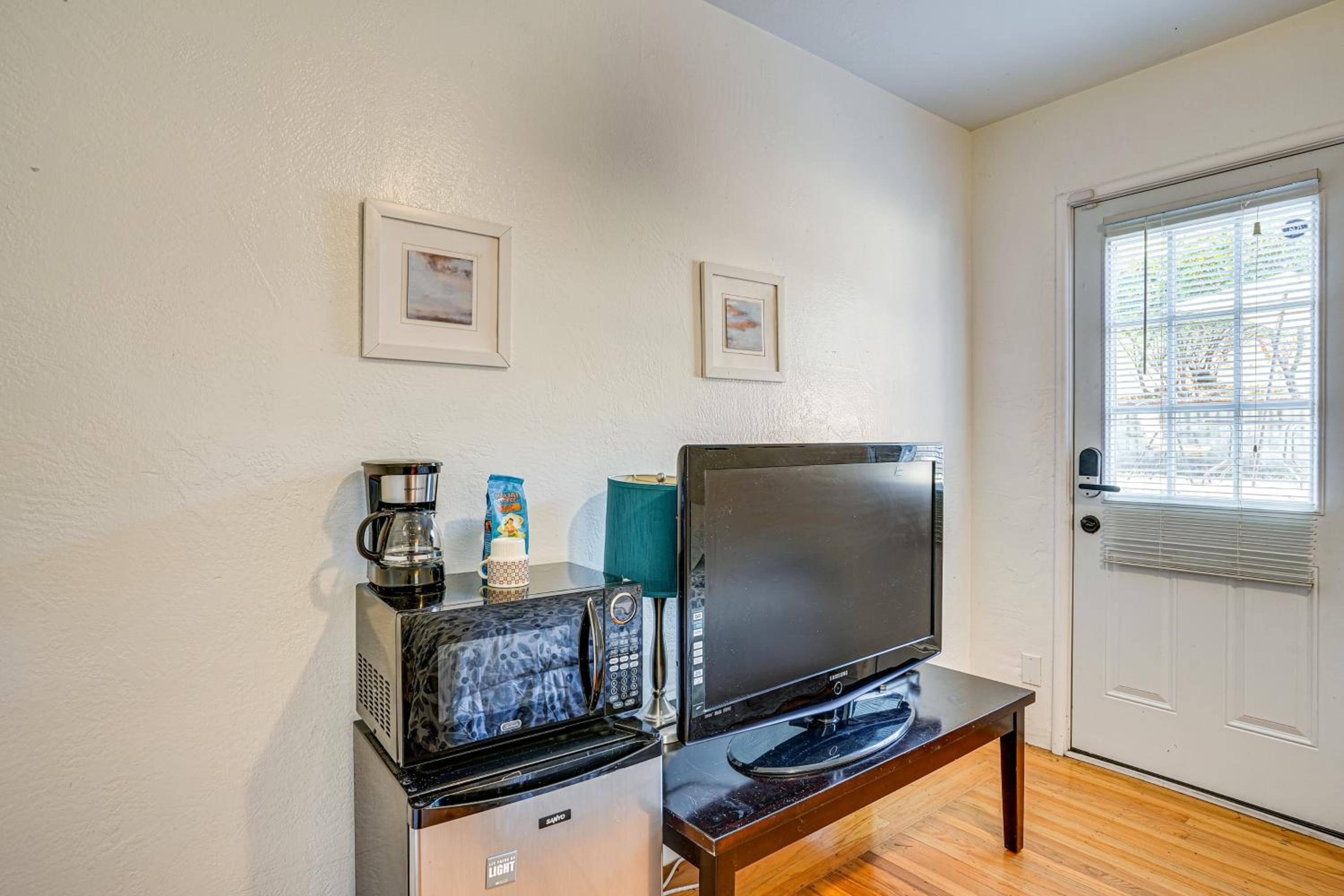 Serene Studio in SF Suburbs Quiet and Cat Friendly!