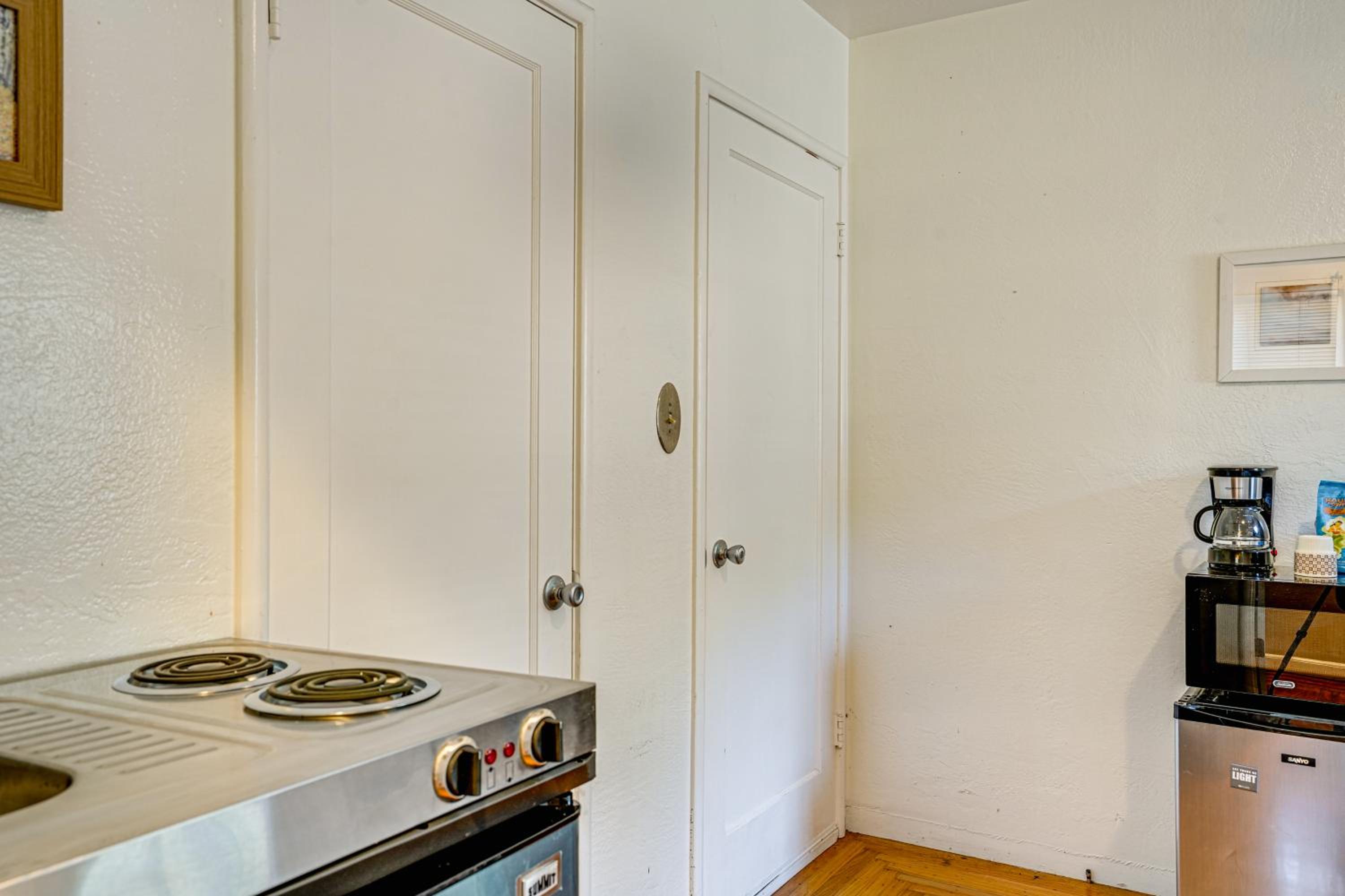 Serene Studio in SF Suburbs Quiet and Cat Friendly!