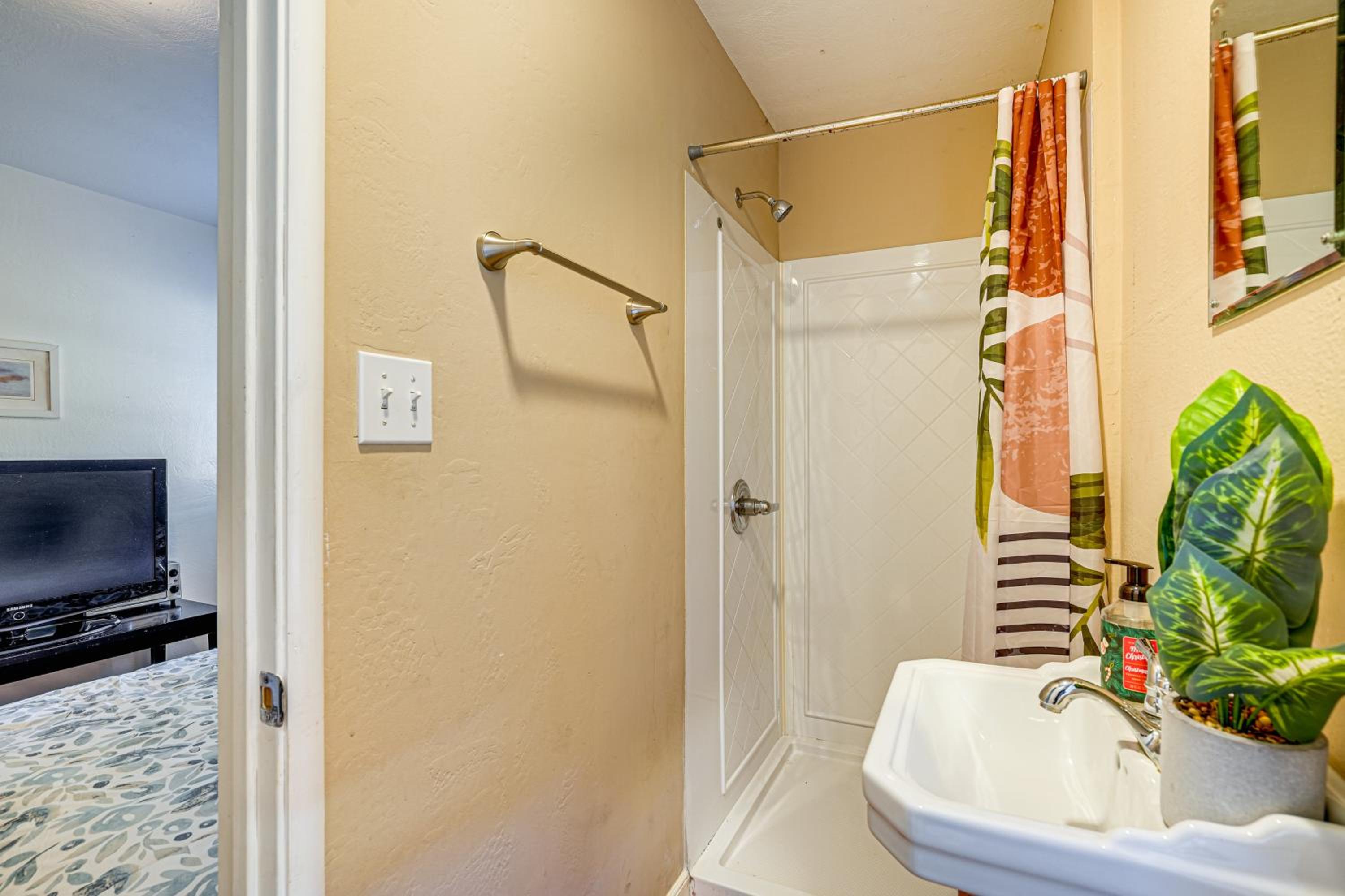 Serene Studio in SF Suburbs Quiet and Cat Friendly!