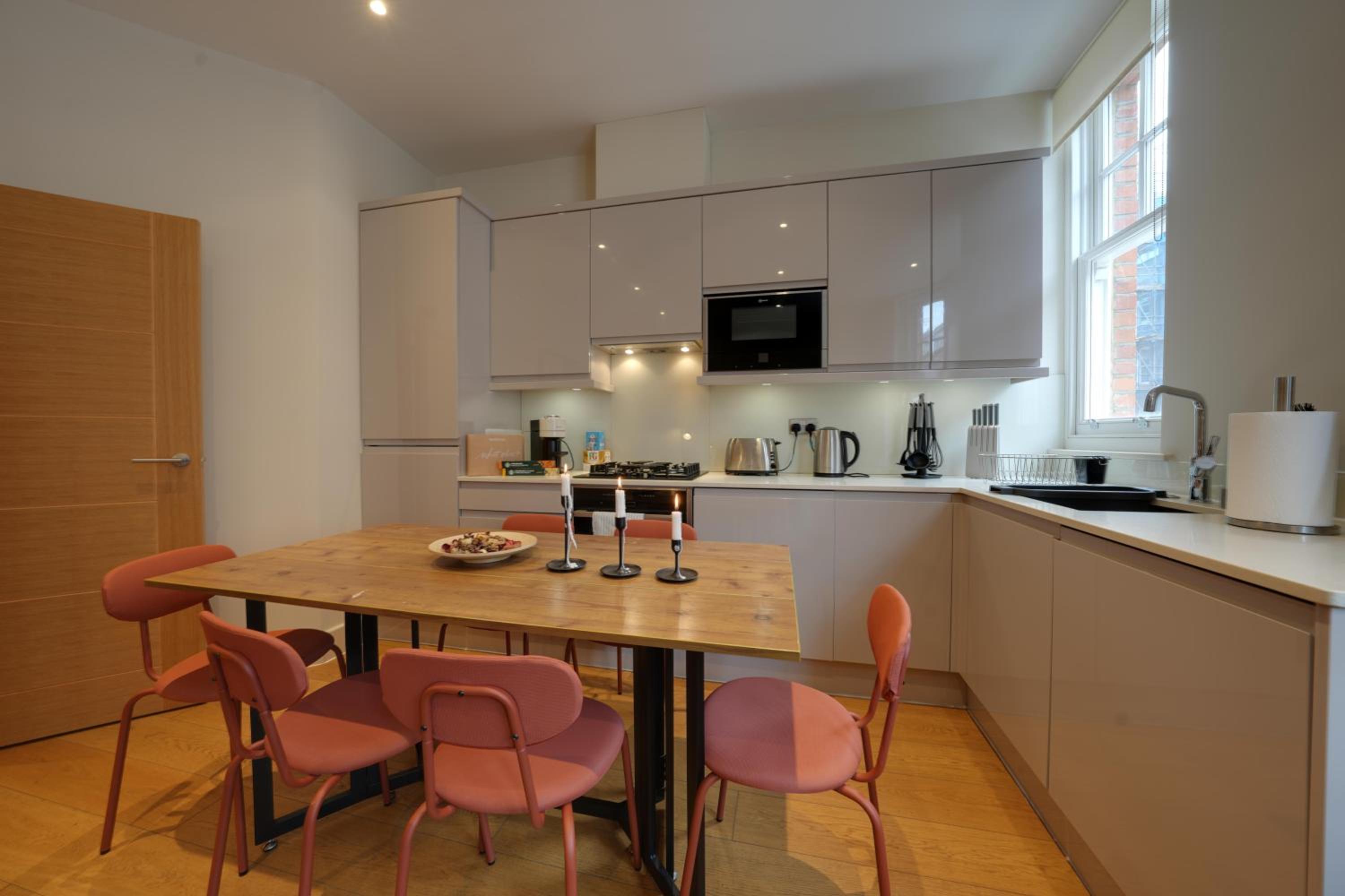 Fitzrovia Apartments 3BR Sleeps 18 Oxford