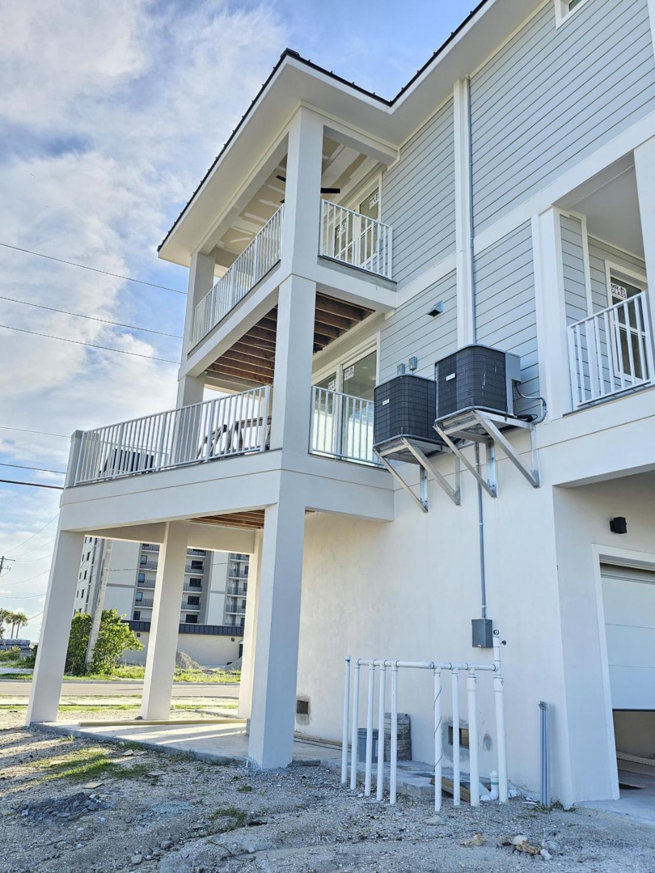 Luxury 5BR- 4BA Coastal Retreat - Stunning Ocean Views and Walk to Times Square