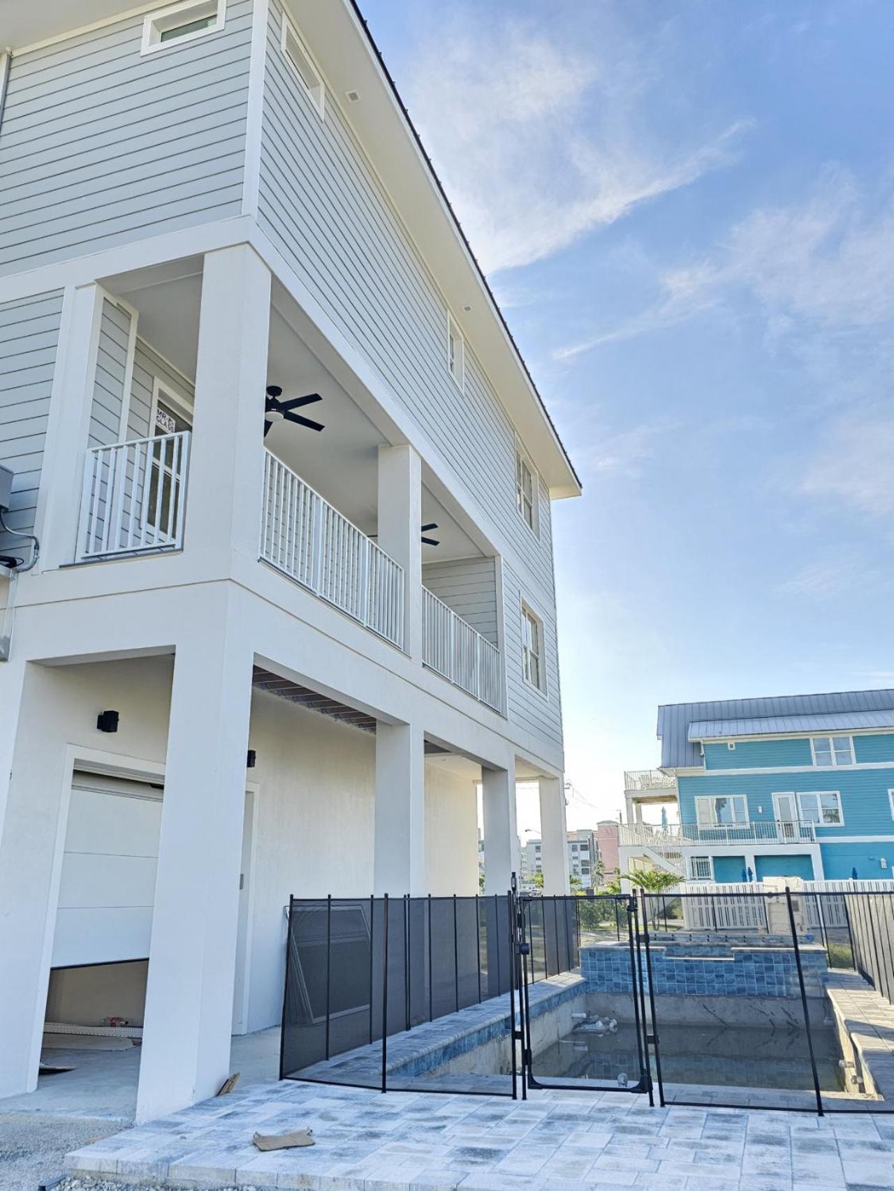 Luxury 5BR- 4BA Coastal Retreat - Stunning Ocean Views and Walk to Times Square