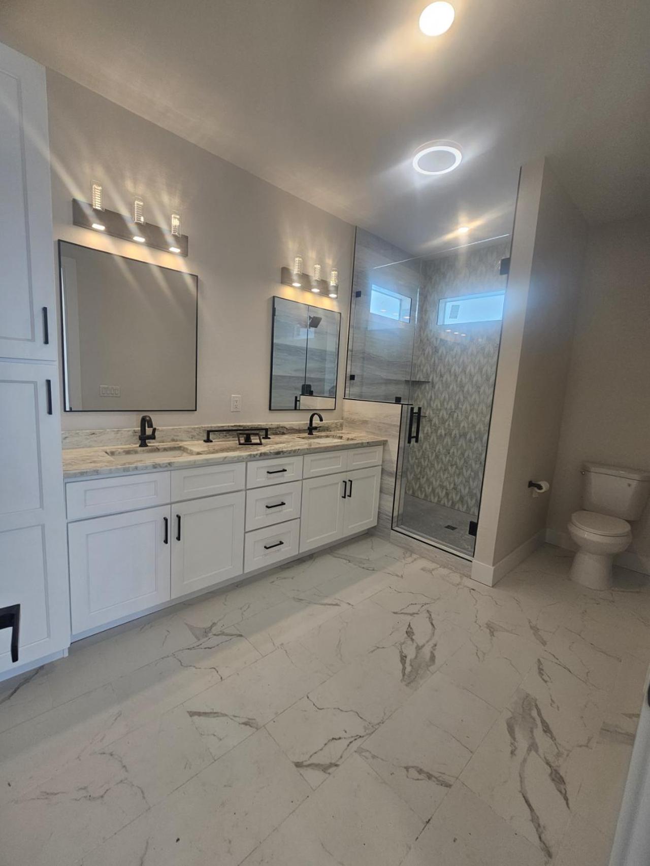 Luxury 5BR- 4BA Coastal Retreat - Stunning Ocean Views and Walk to Times Square