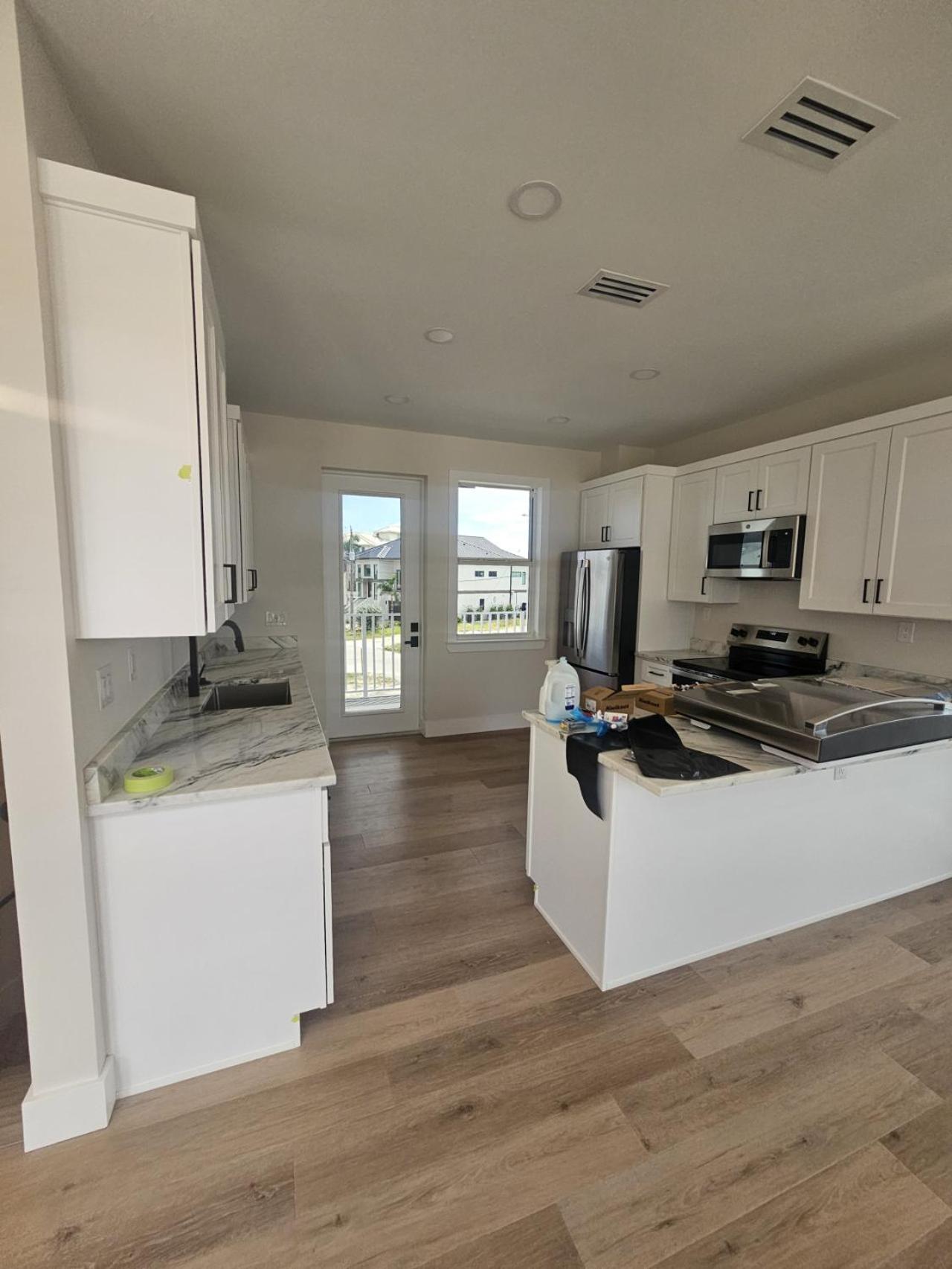 Luxury 5BR- 4BA Coastal Retreat - Stunning Ocean Views and Walk to Times Square