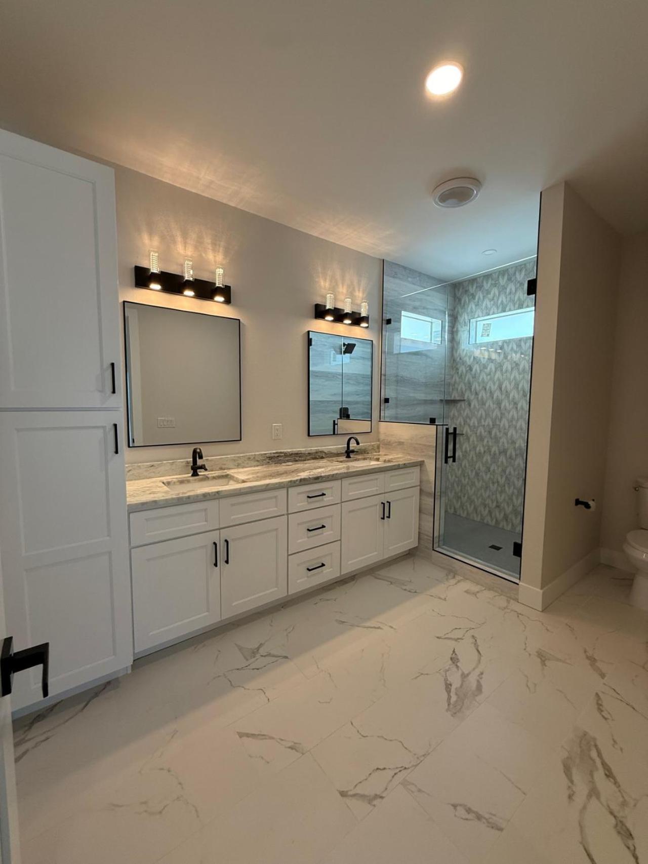 Luxury 5BR- 4BA Coastal Retreat - Stunning Ocean Views and Walk to Times Square