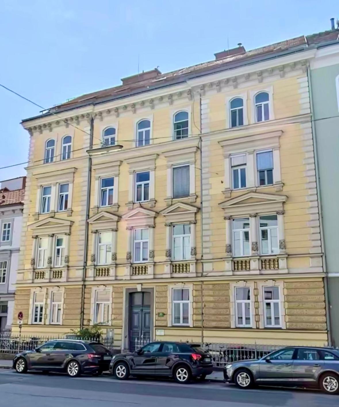 Bright City Apartment