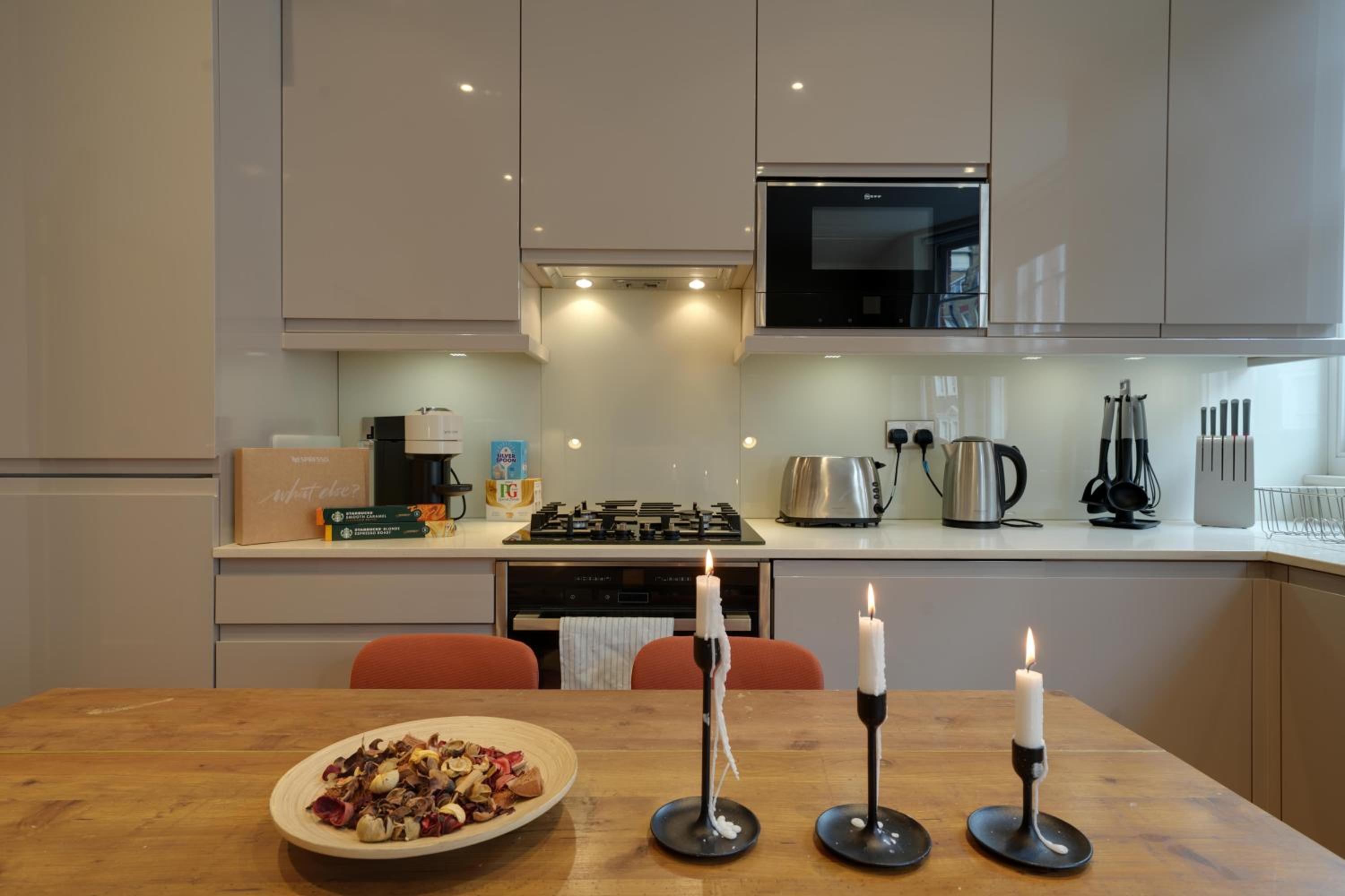Fitzrovia Apartments 3BR Sleeps 18 Oxford