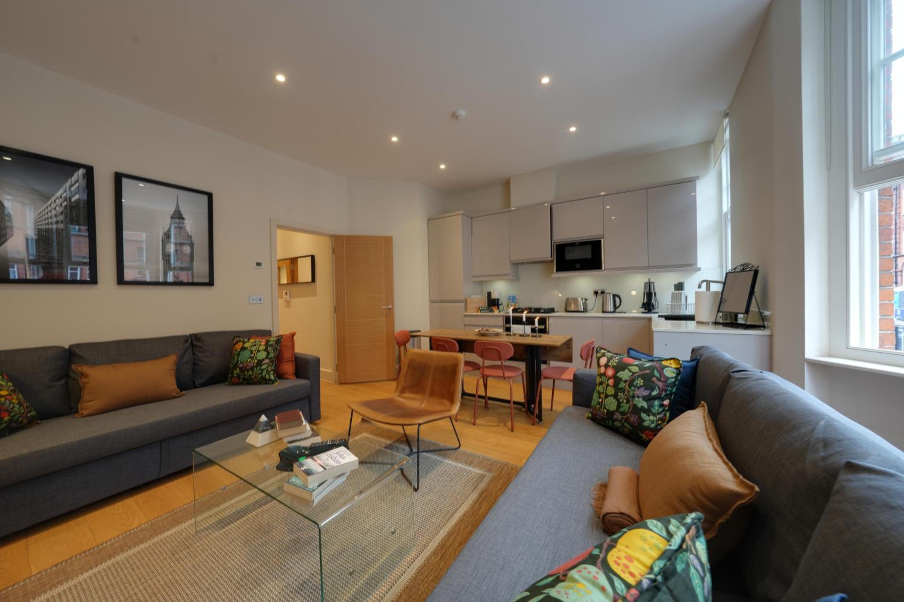 Fitzrovia Apartments 3BR Sleeps 18 Oxford