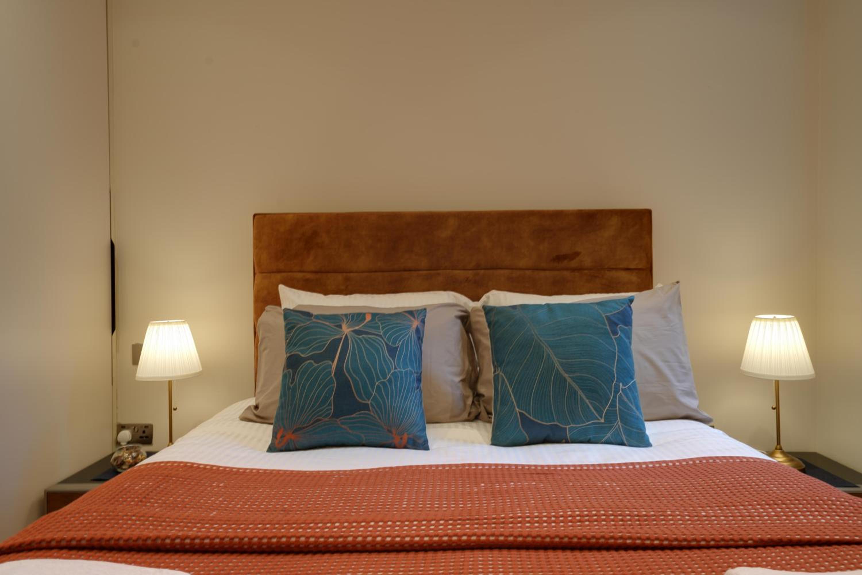 Fitzrovia Apartments 3BR Sleeps 18 Oxford