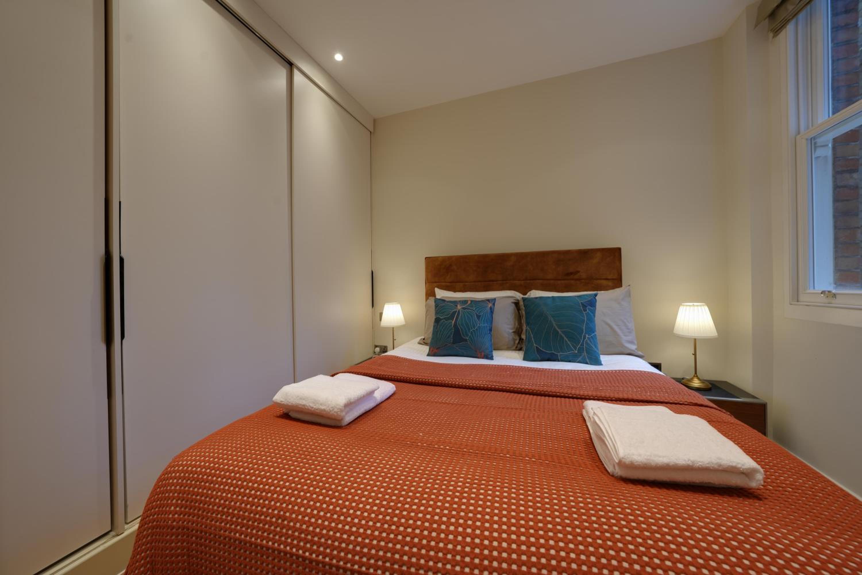 Fitzrovia Apartments 3BR Sleeps 18 Oxford