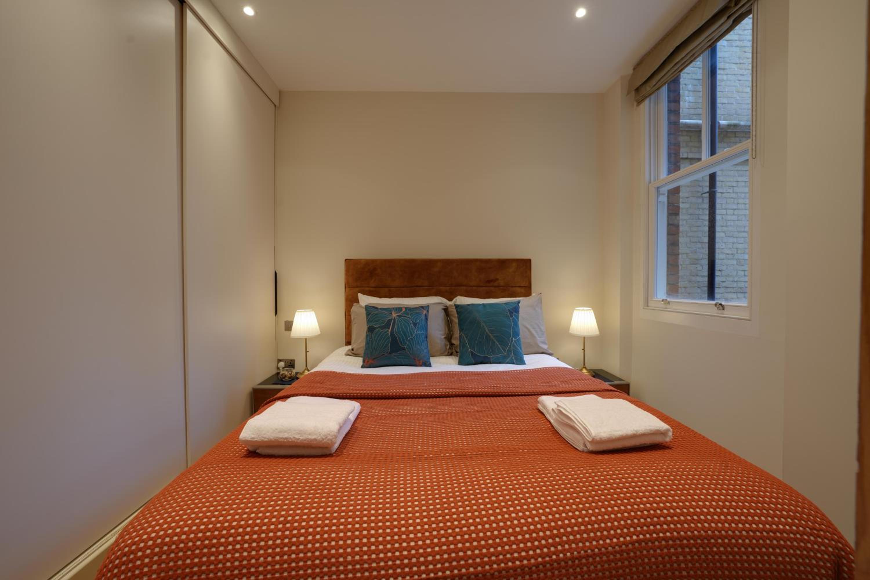 Fitzrovia Apartments 3BR Sleeps 18 Oxford