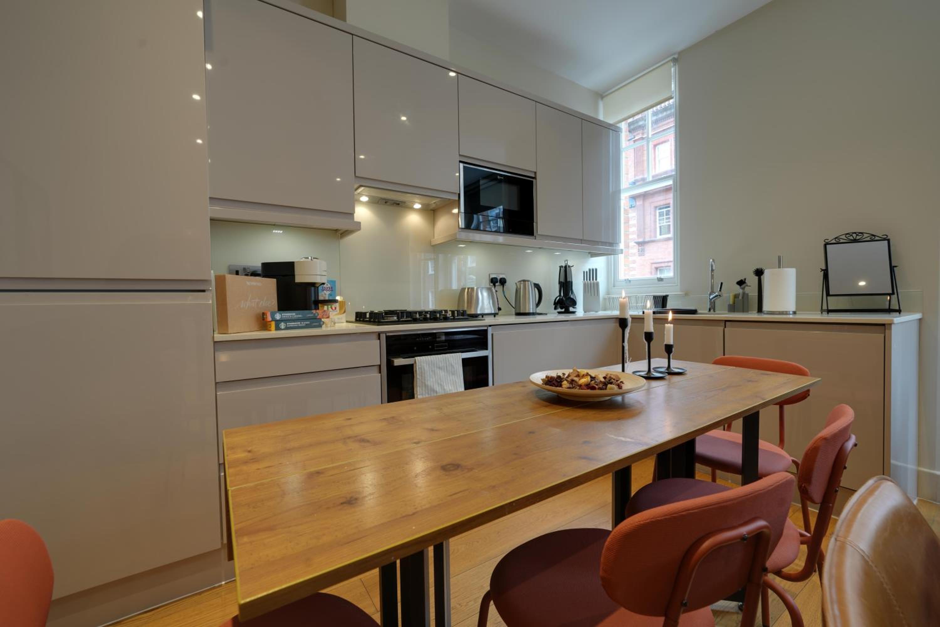 Fitzrovia Apartments 3BR Sleeps 18 Oxford