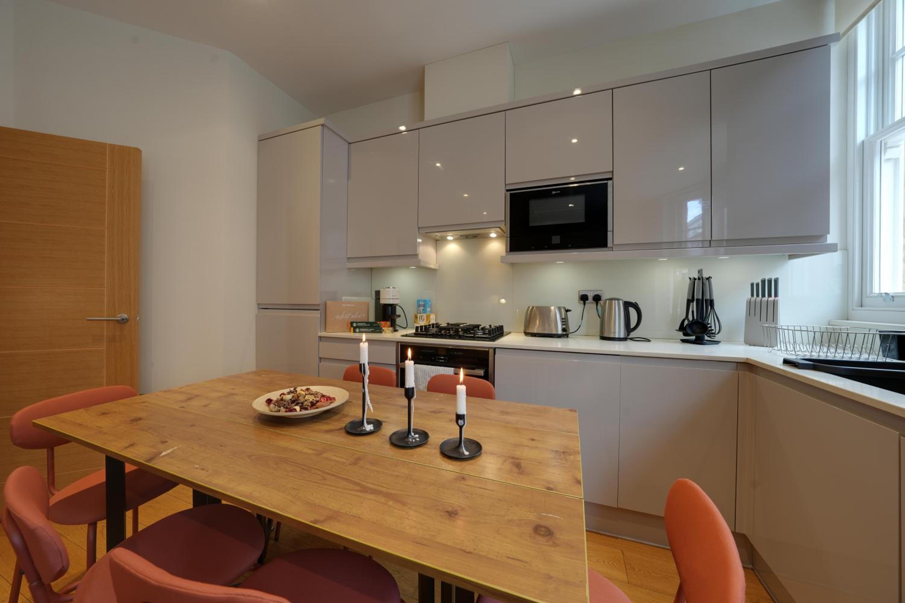 Fitzrovia Apartments 3BR Sleeps 18 Oxford