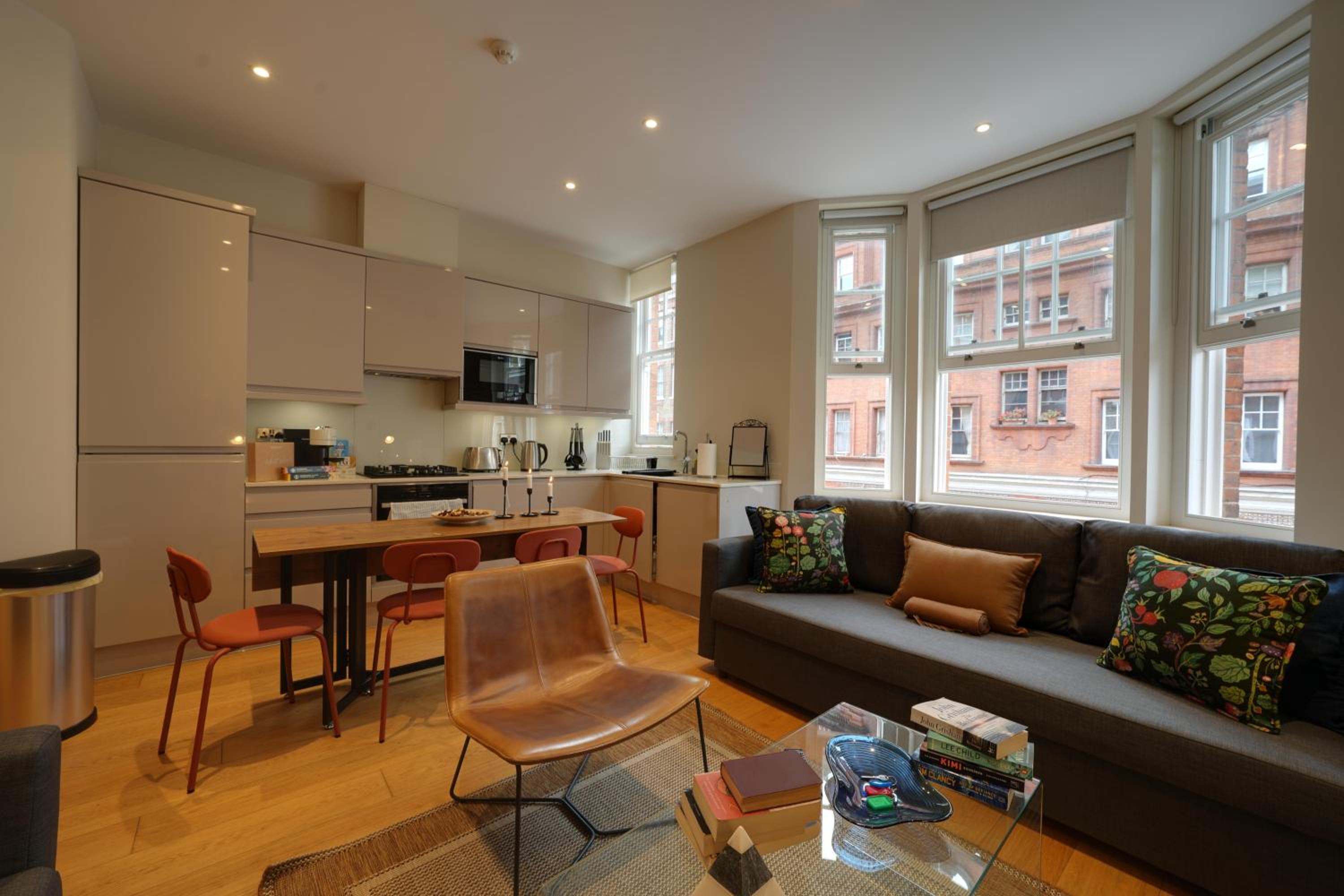 Fitzrovia Apartments 3BR Sleeps 18 Oxford