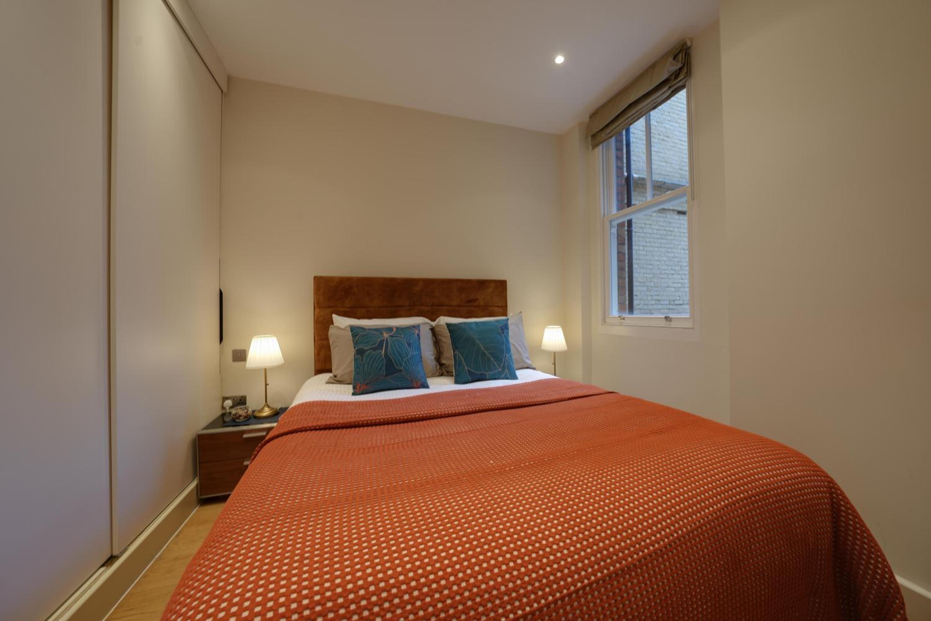 Fitzrovia Apartments 3BR Sleeps 18 Oxford