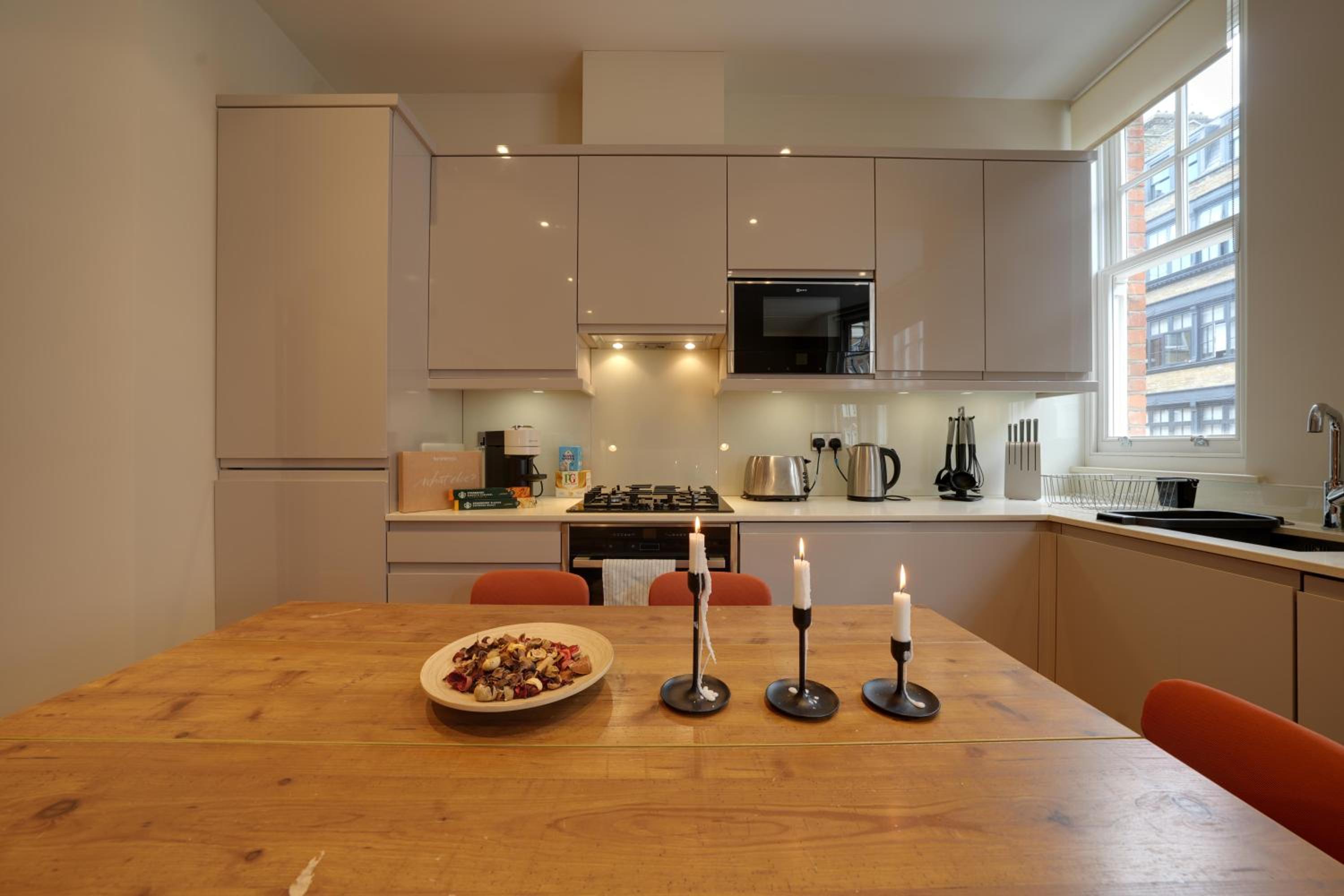 Fitzrovia Apartments 3BR Sleeps 18 Oxford