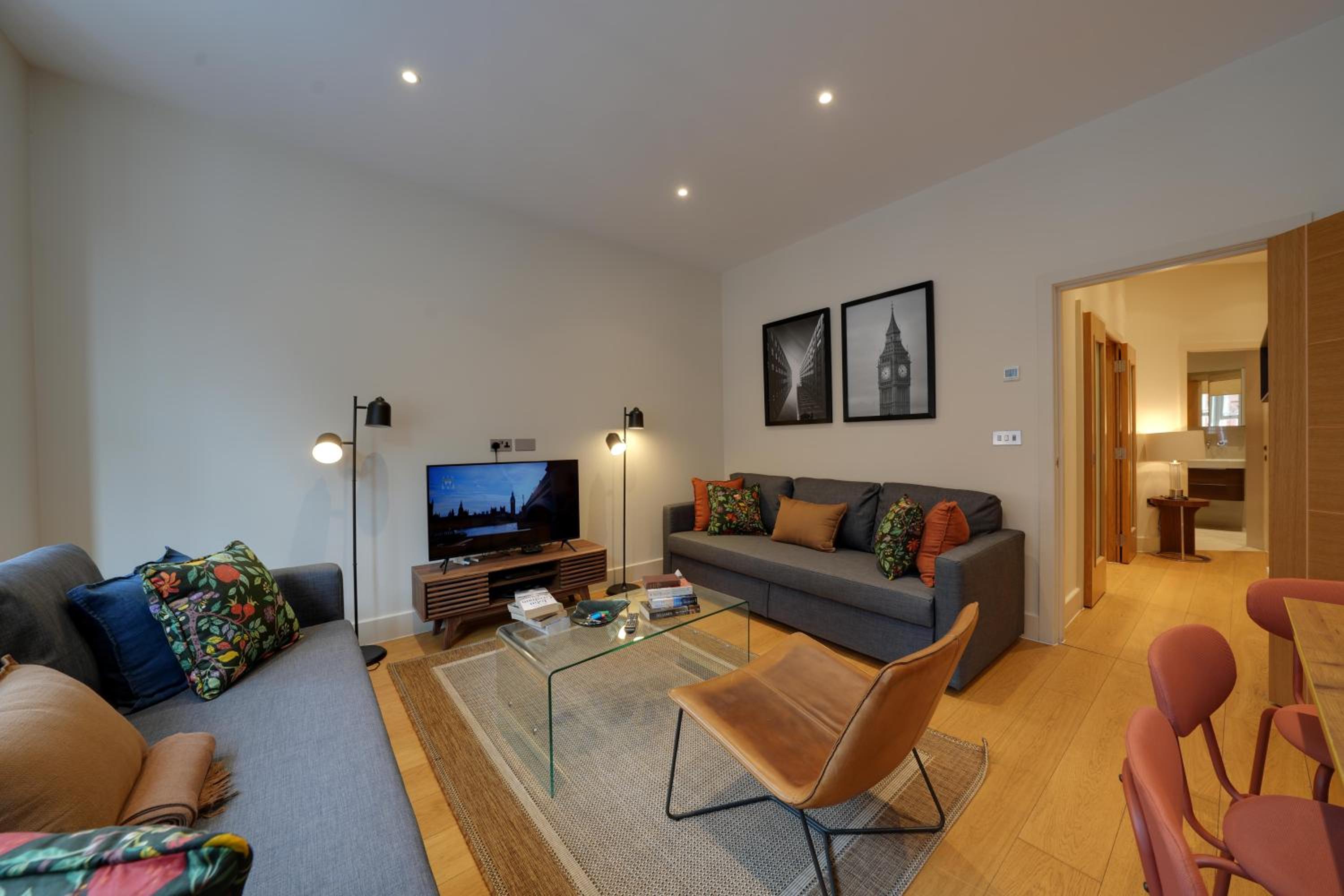 Fitzrovia Apartments 3BR Sleeps 18 Oxford