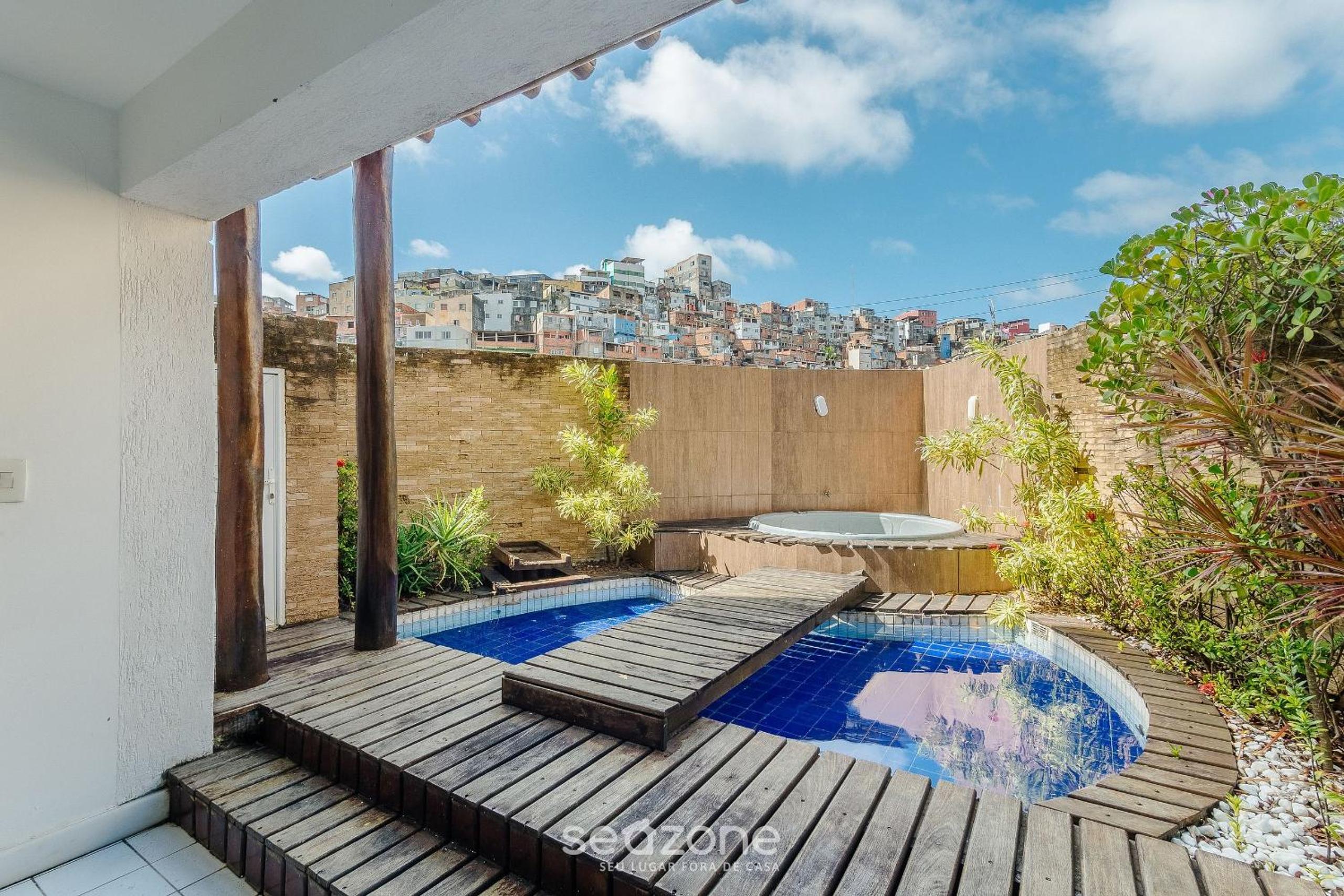 Apt w/ balcony & view, steps from the sea OPR0303