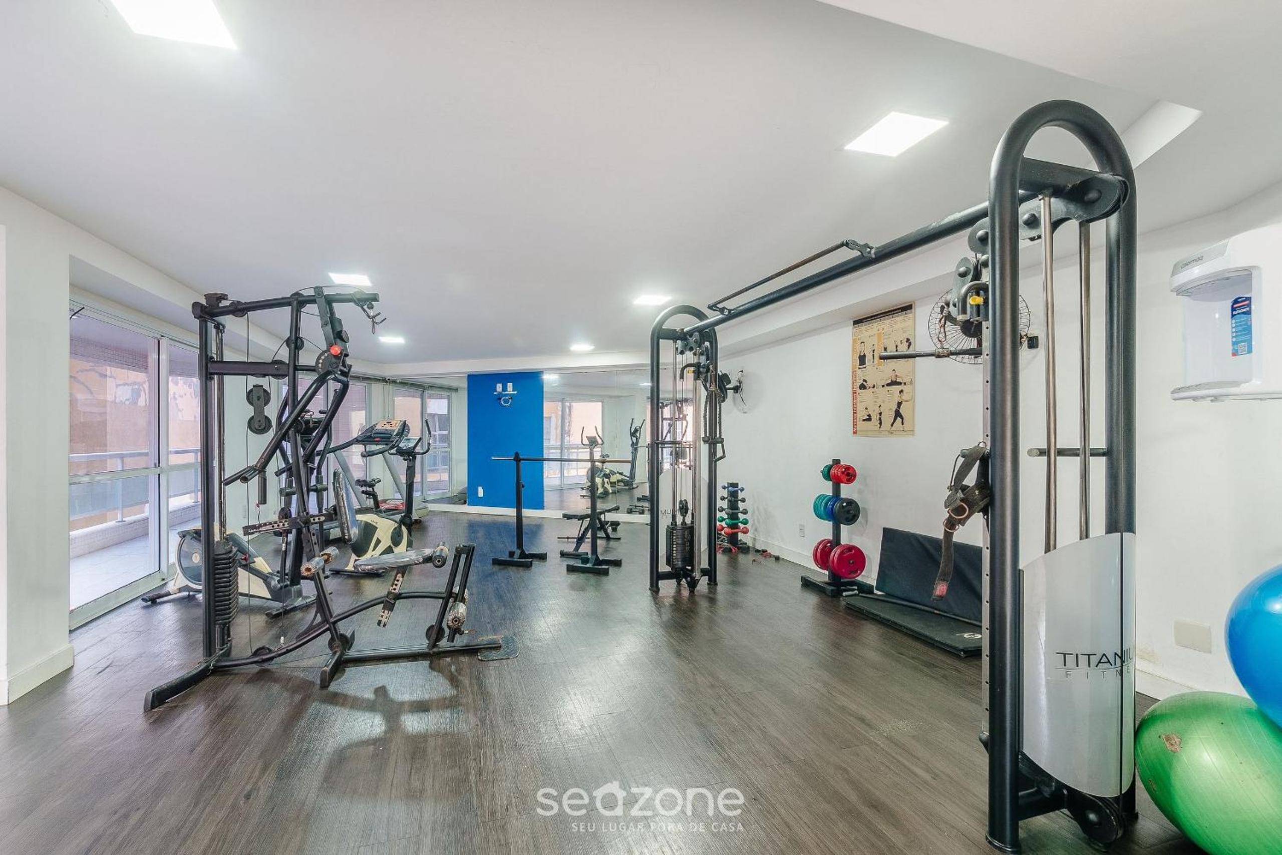 Apt w/ balcony & view, steps from the sea OPR0303