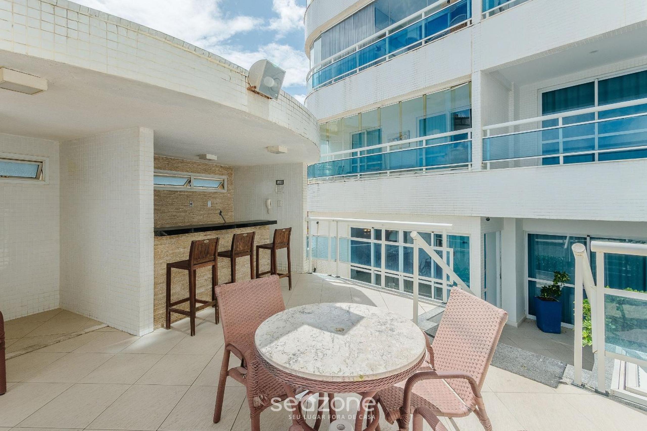 Apt w/ balcony & view, steps from the sea OPR0303