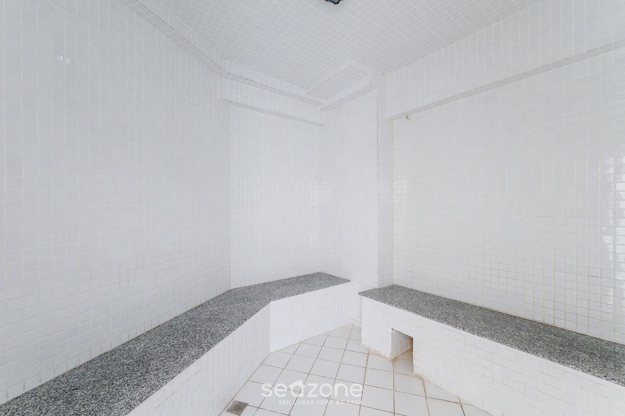 Apt w/ balcony & view, steps from the sea OPR0303