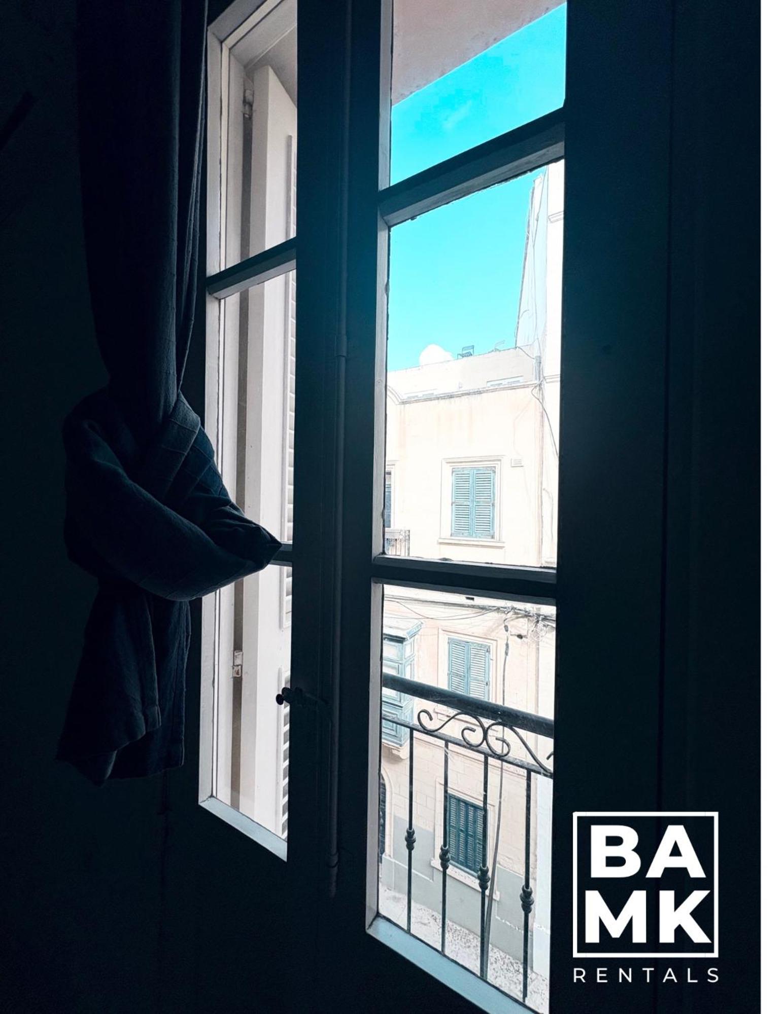 Sliema Modern 2 Bedroom Apartment 1 Minute from the Promenade