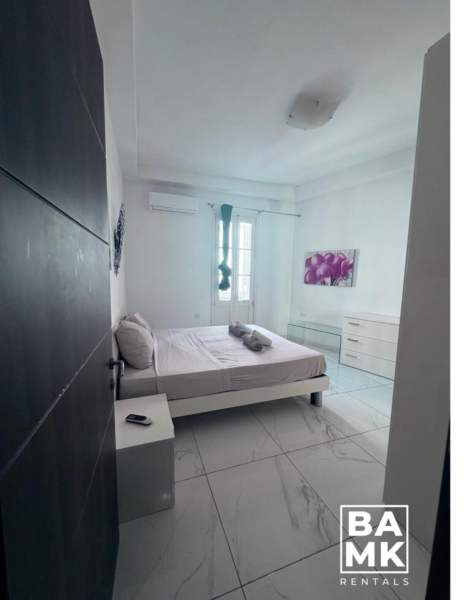 Sliema Modern 2 Bedroom Apartment 1 Minute from the Promenade