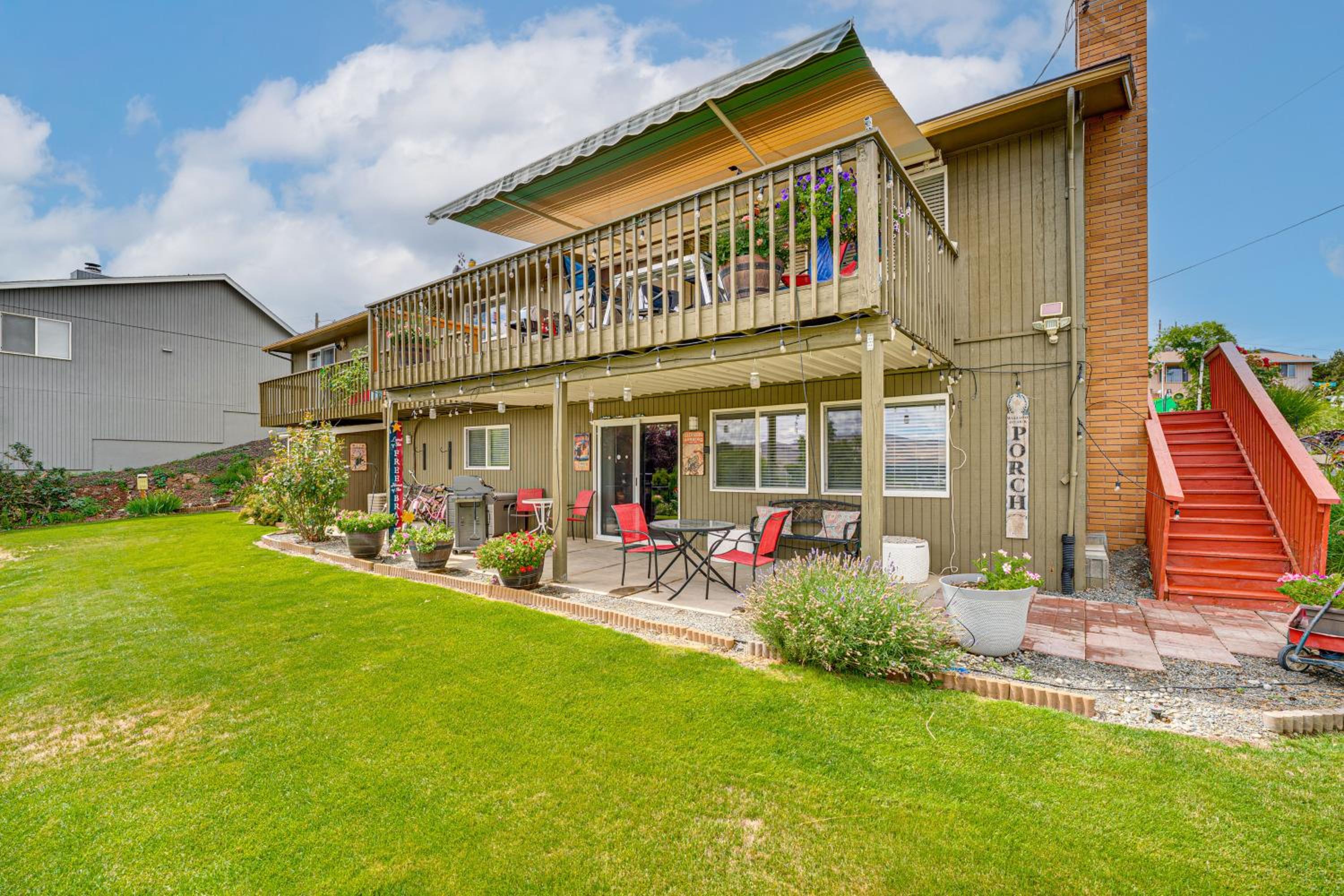 Hike and Explore Retreat with Scenic Views in Selah!