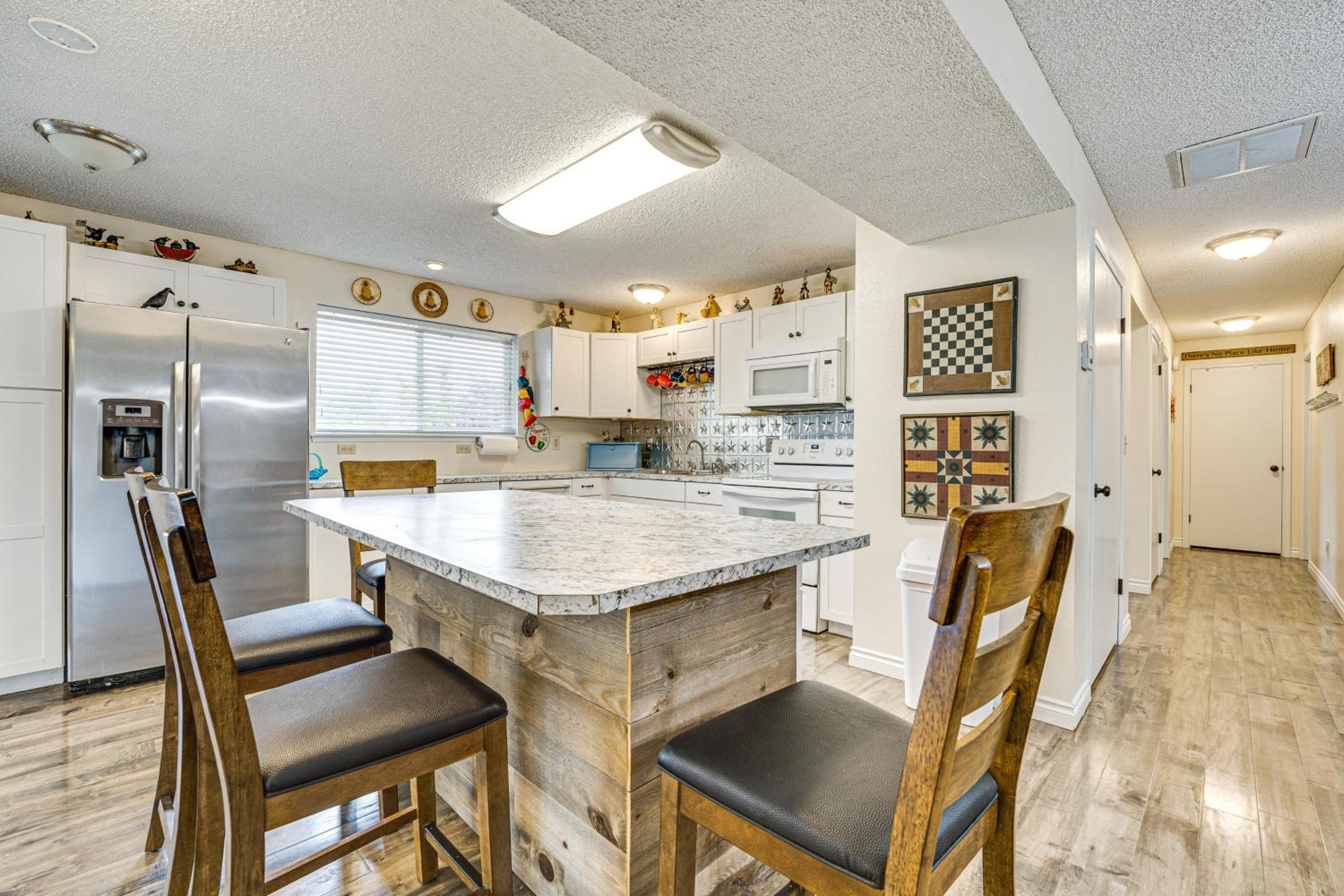 Hike and Explore Retreat with Scenic Views in Selah!