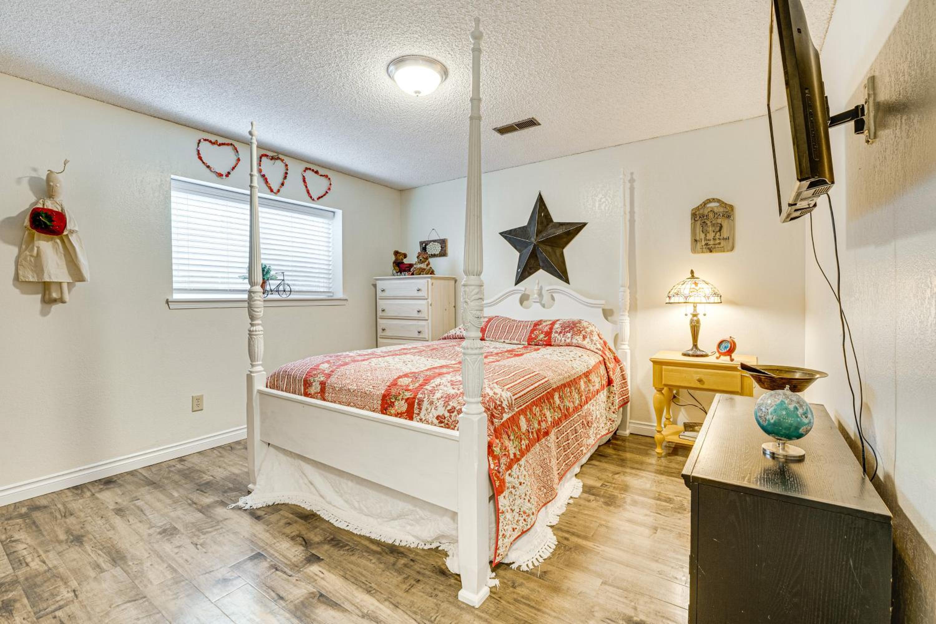 Hike and Explore Retreat with Scenic Views in Selah!