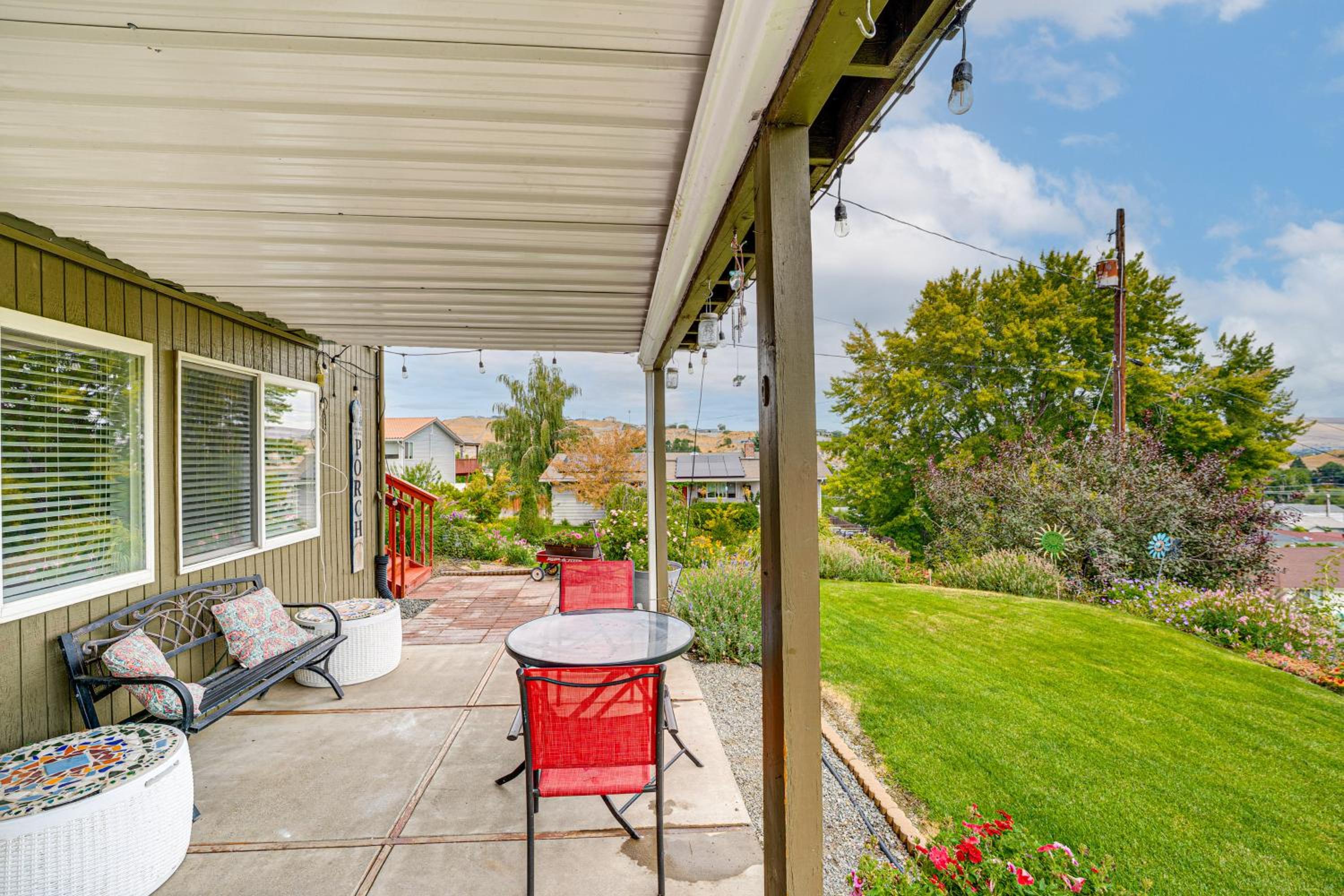 Hike and Explore Retreat with Scenic Views in Selah!