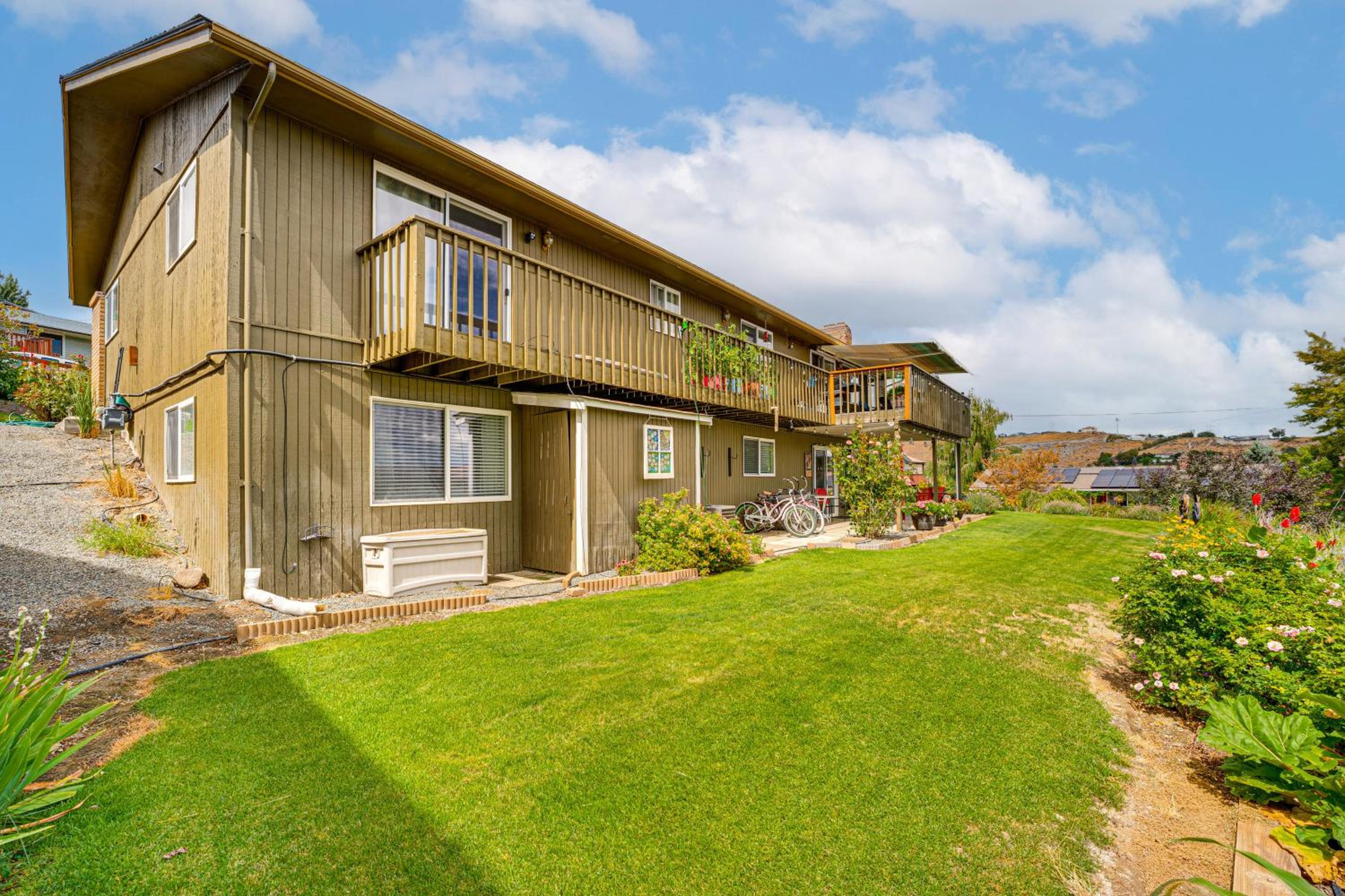 Hike and Explore Retreat with Scenic Views in Selah!