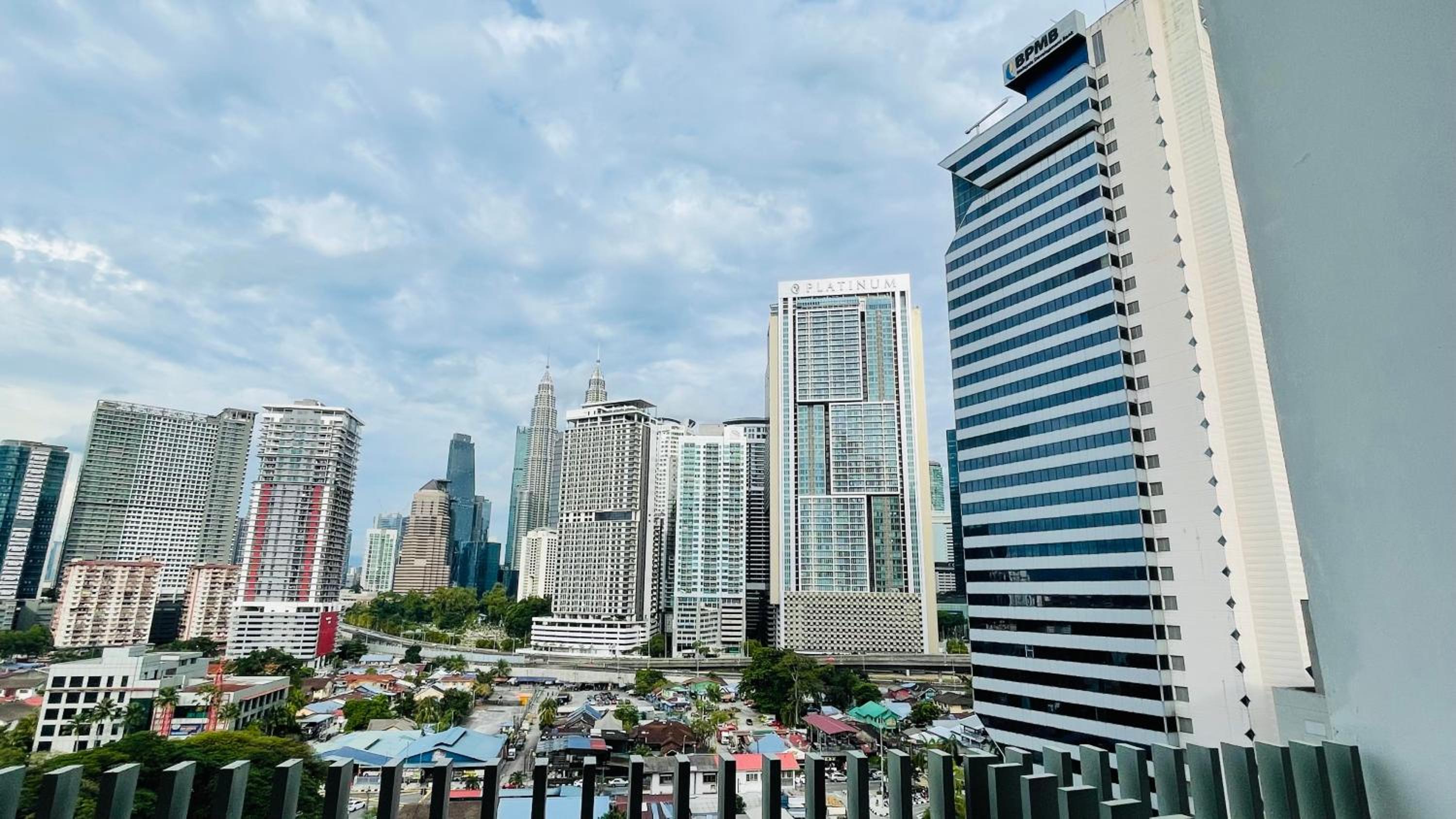 The Luxe Infinitum KLCC By Skyscrapers