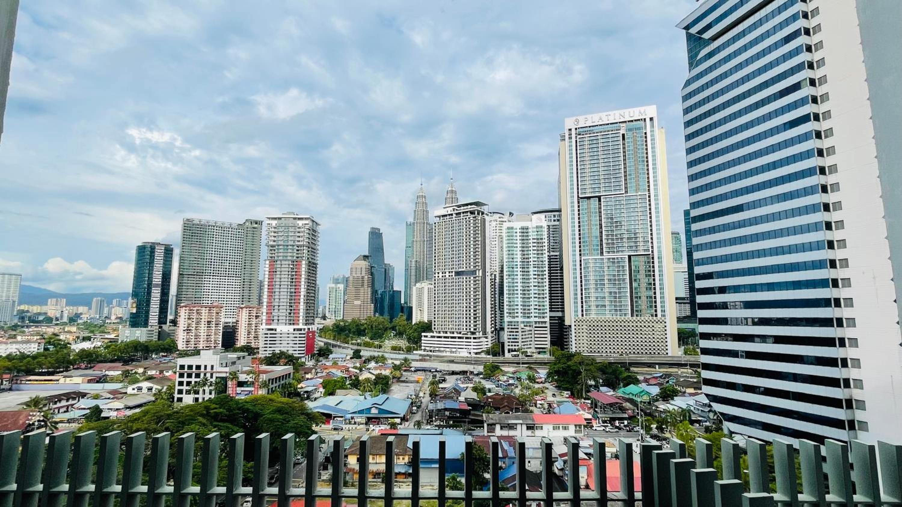 The Luxe Infinitum KLCC By Skyscrapers