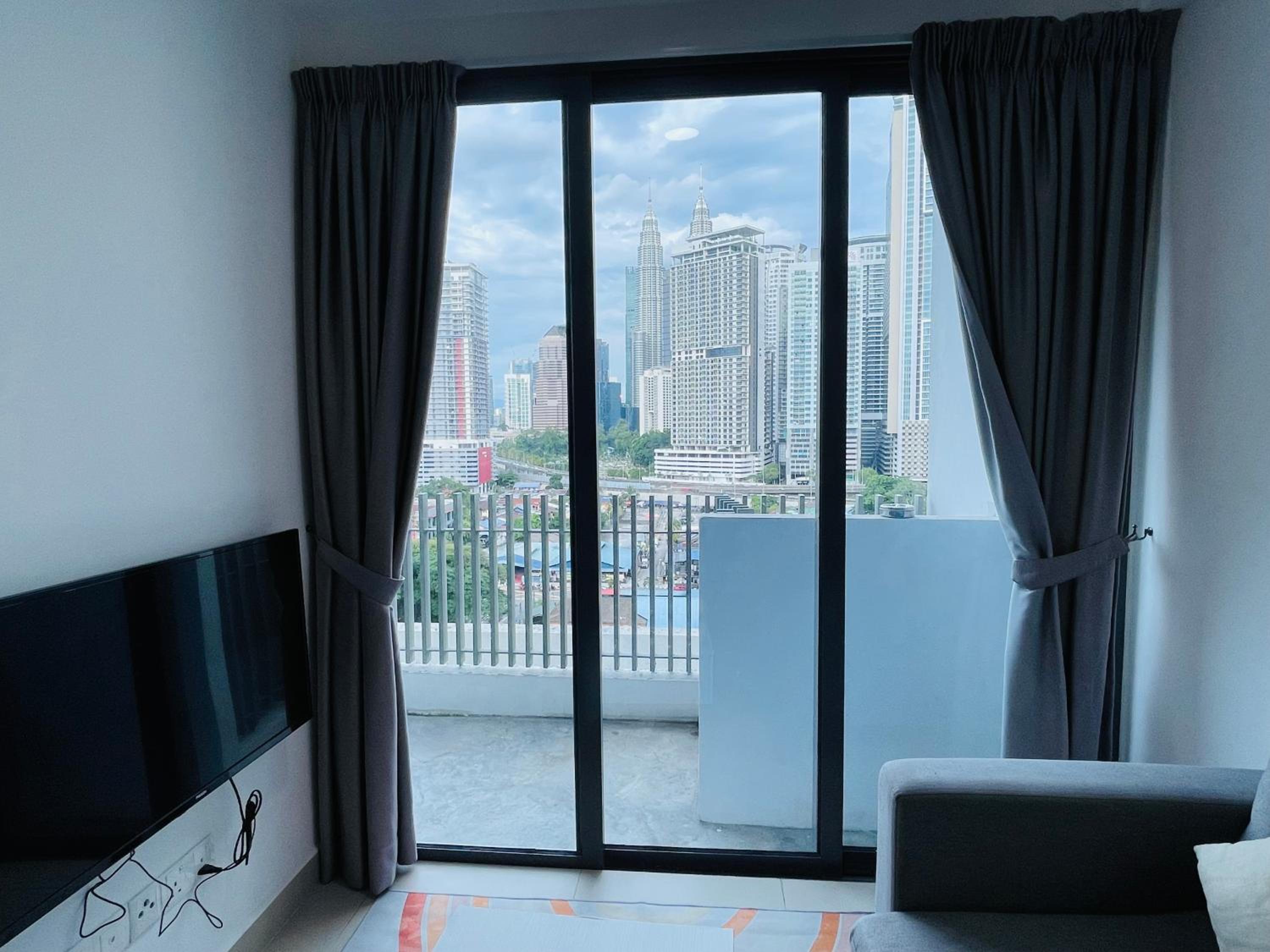 The Luxe Infinitum KLCC By Skyscrapers
