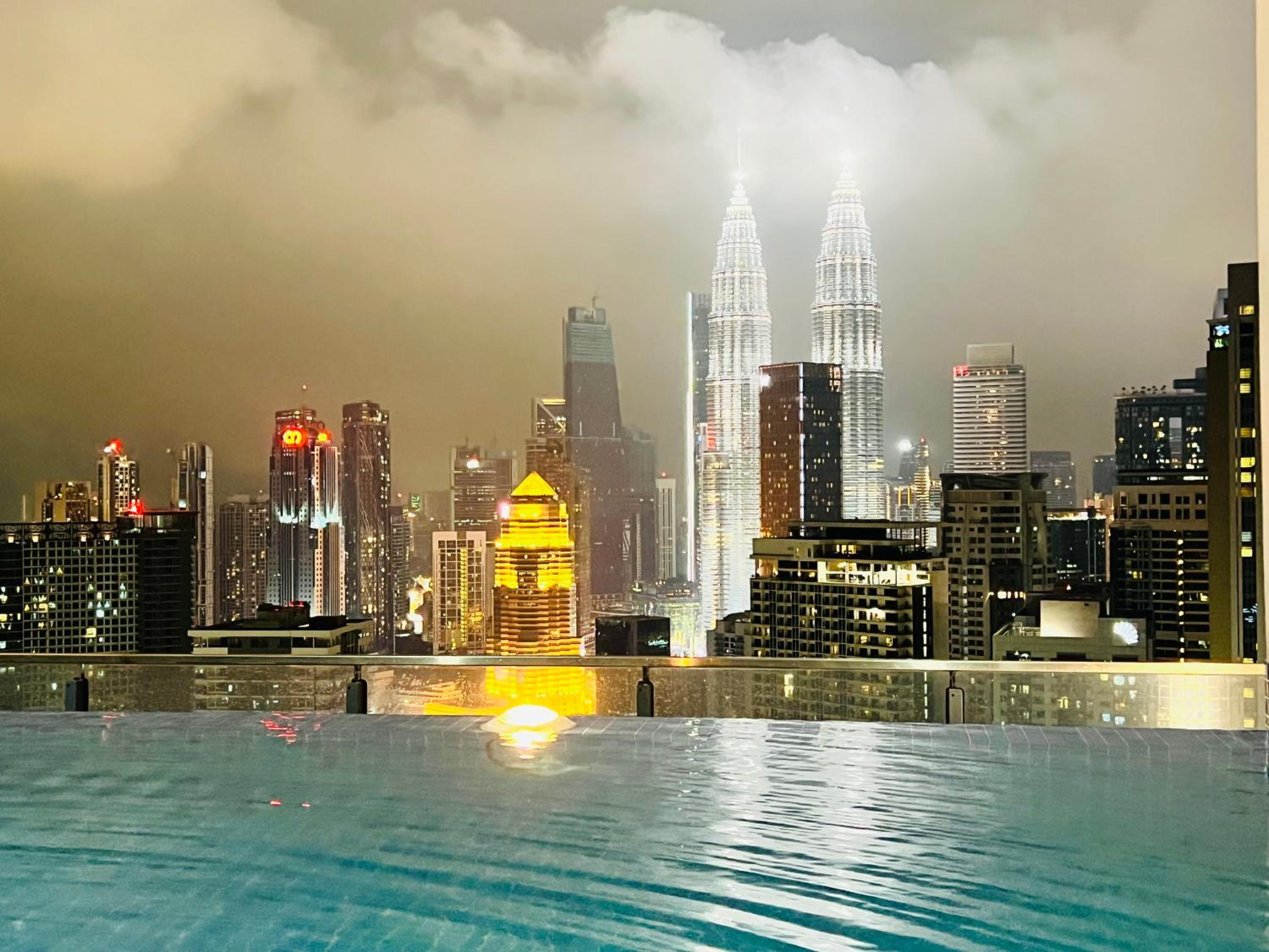 The Luxe Infinitum KLCC By Skyscrapers