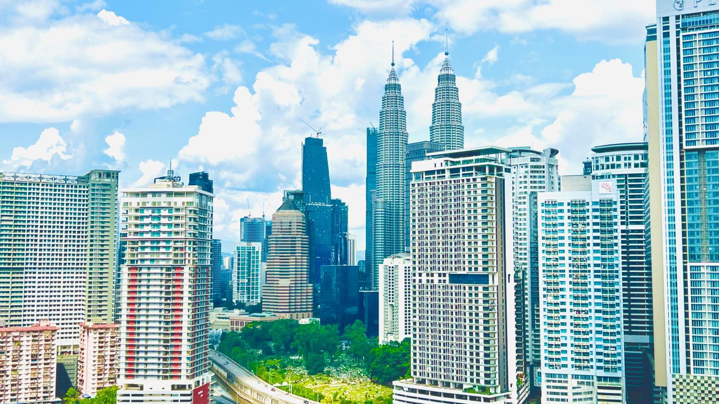 The Luxe Infinitum KLCC By Skyscrapers