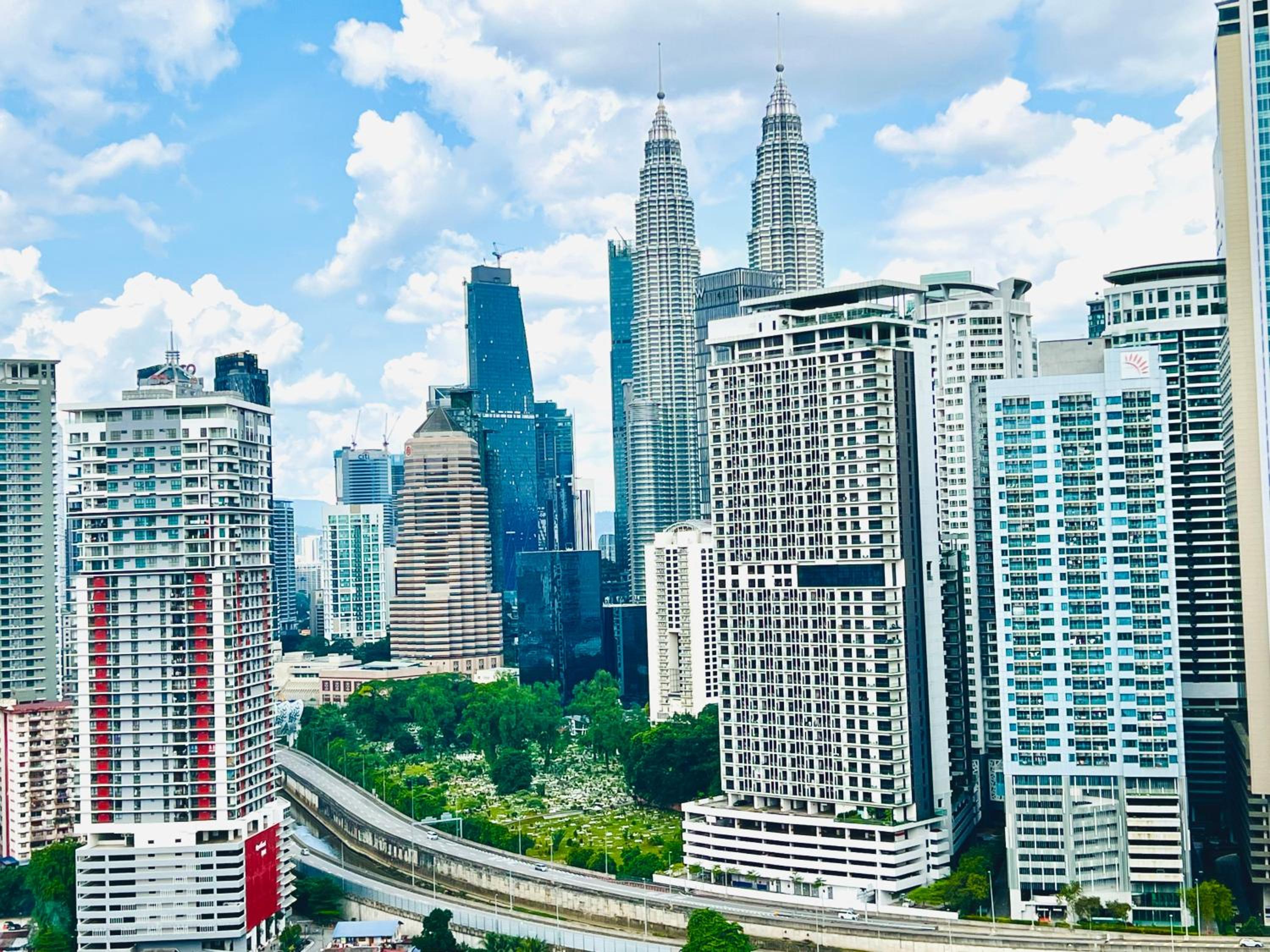 The Luxe Infinitum KLCC By Skyscrapers