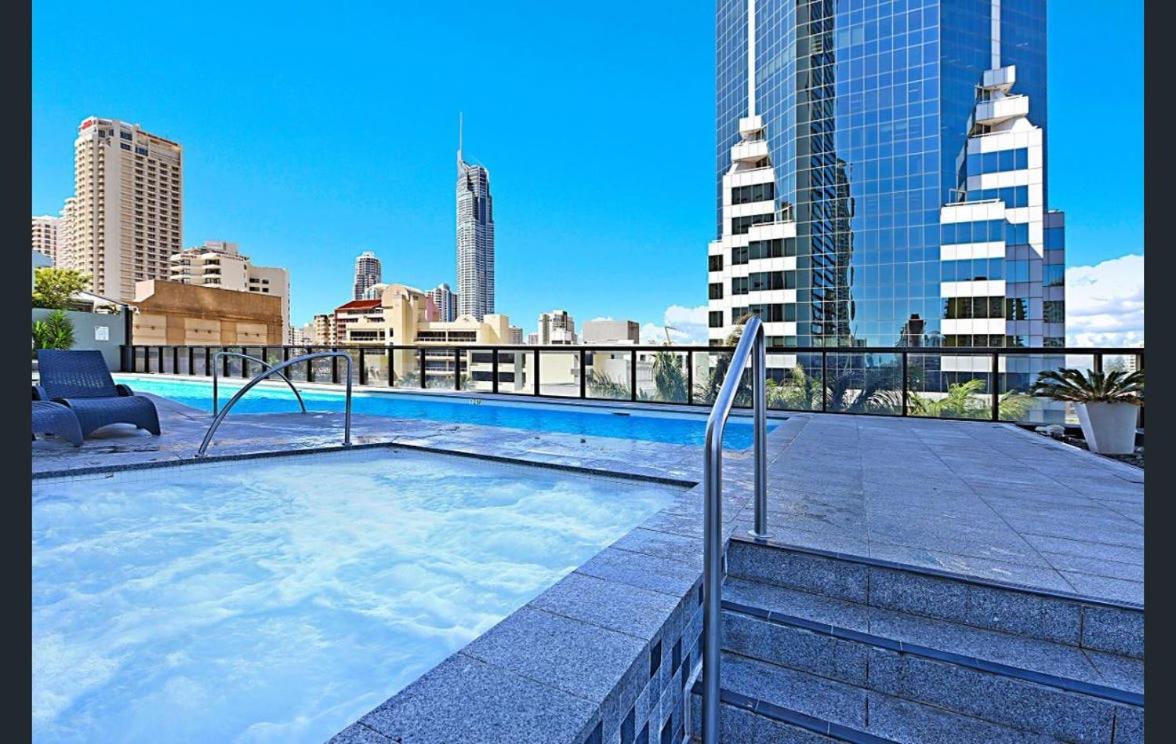 Mantra Circle on Cavill High Floor Spa Luxury