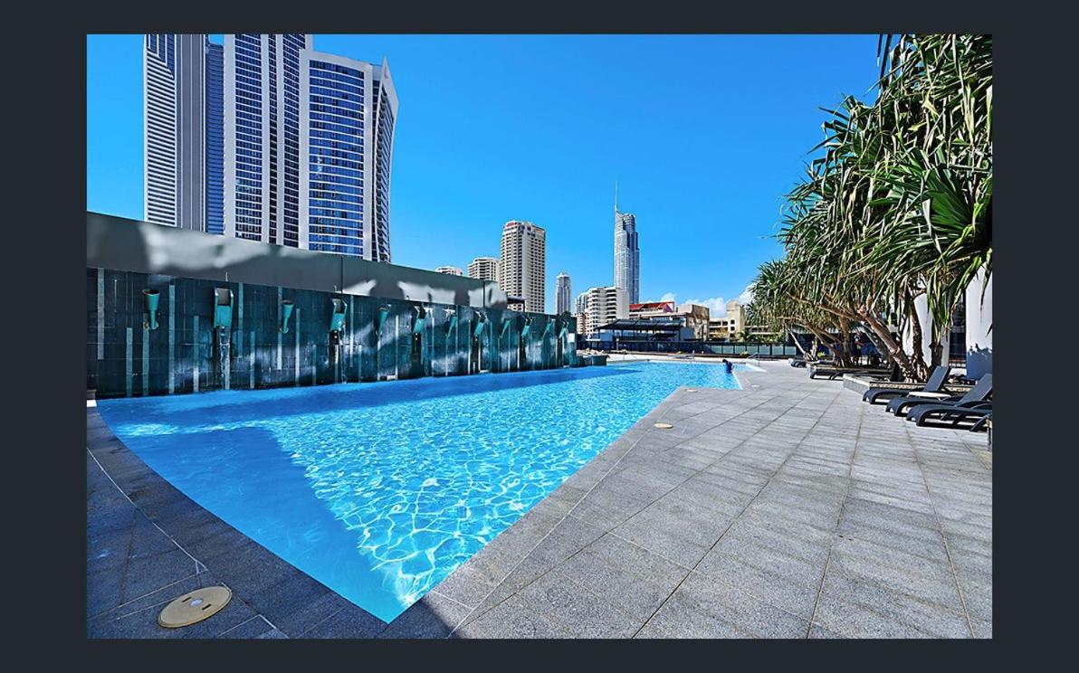 Mantra Circle on Cavill High Floor Spa Luxury